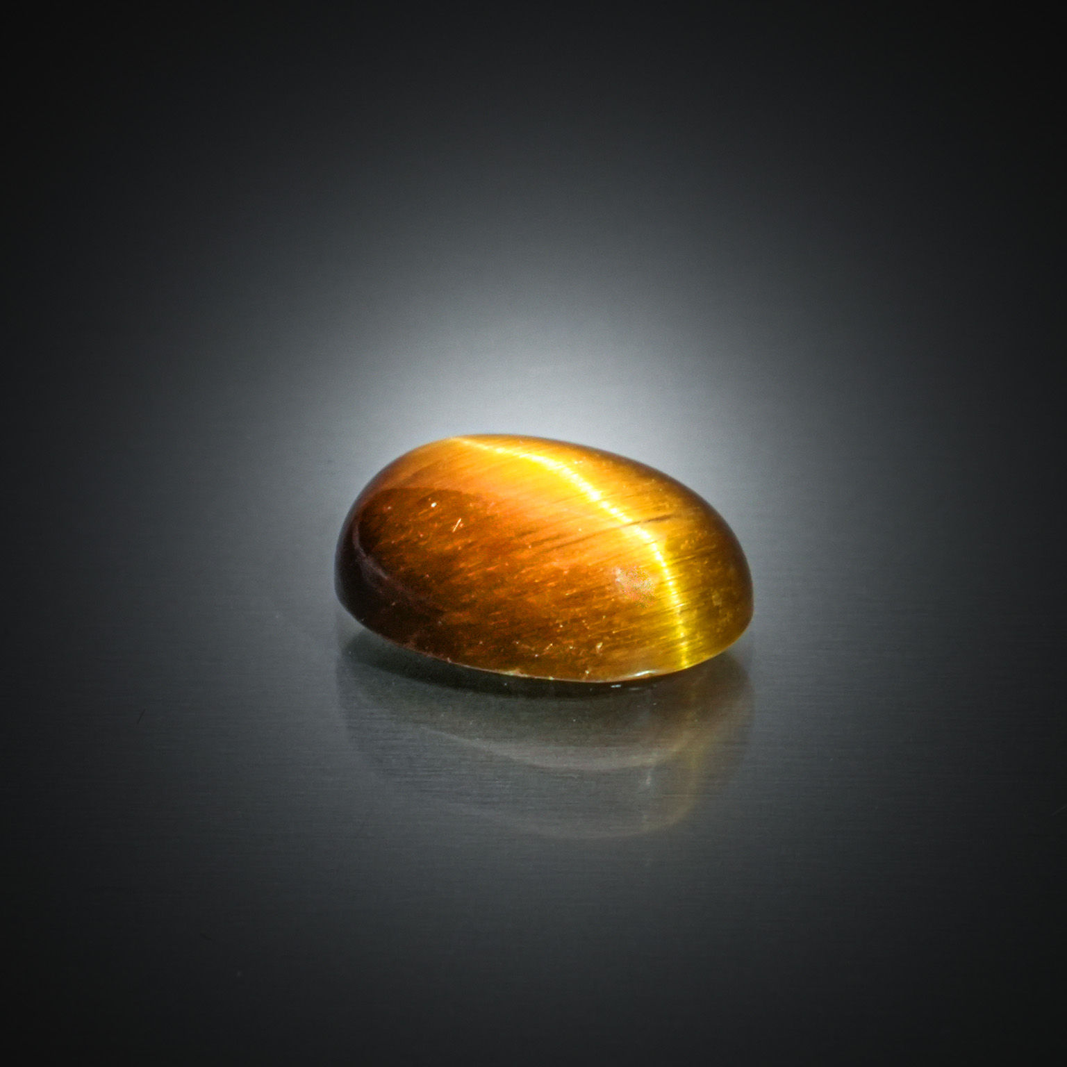 Opale matrix boulder ovale cabochon sur papier. - Lazuli