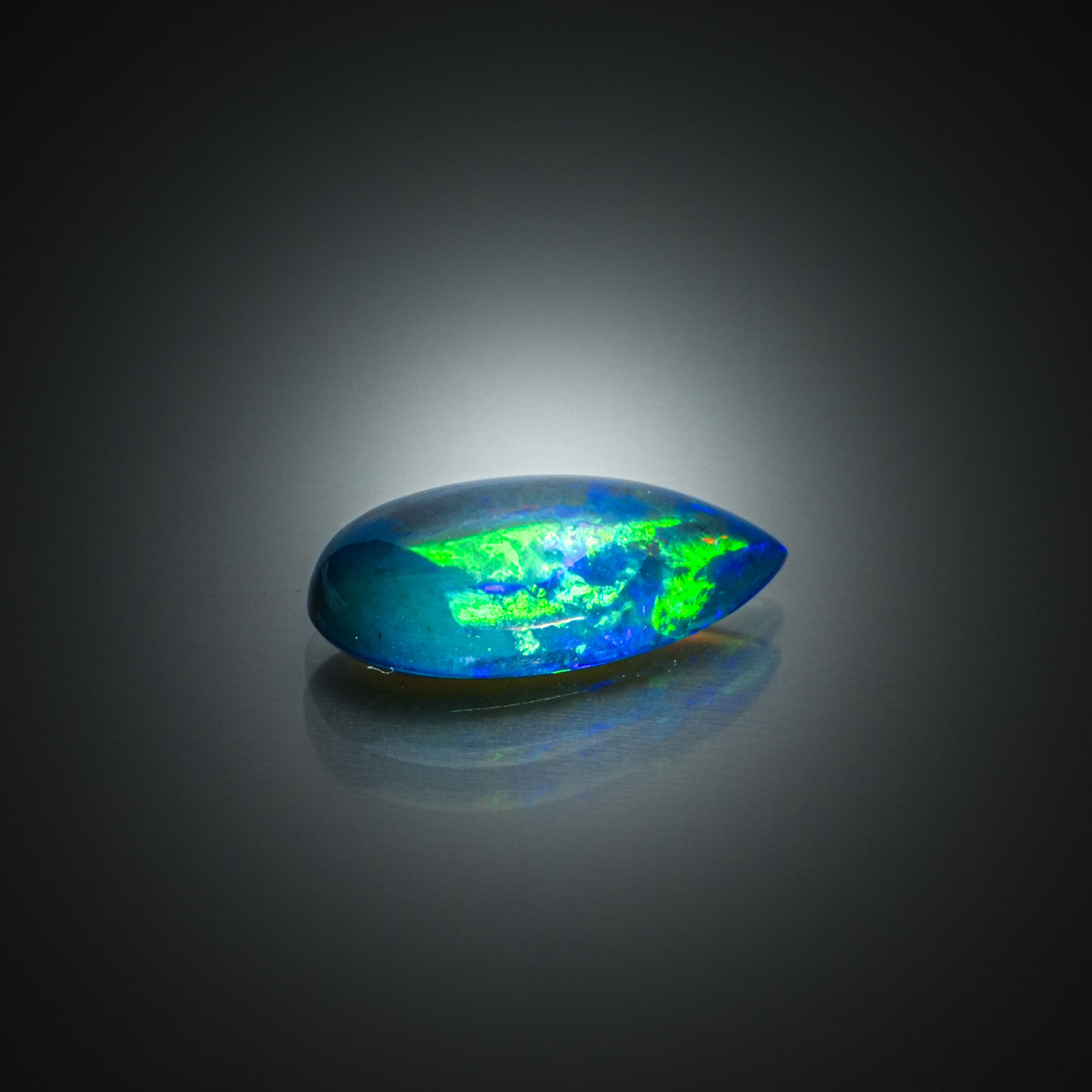 Appairage de tanzanites rondes cabochons sur papier. - Lazuli