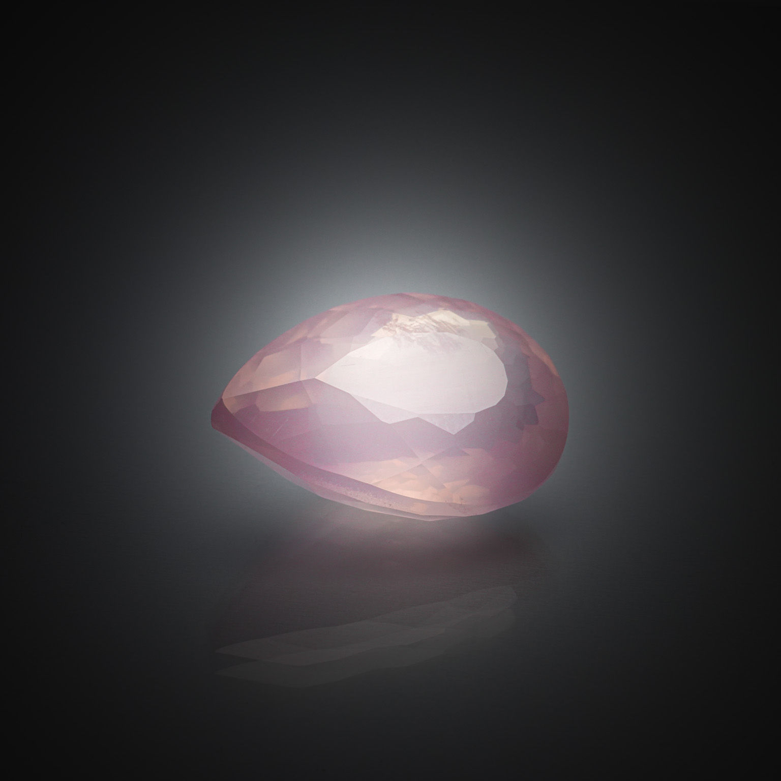 Quartz rose poire sur papier. - Lazuli