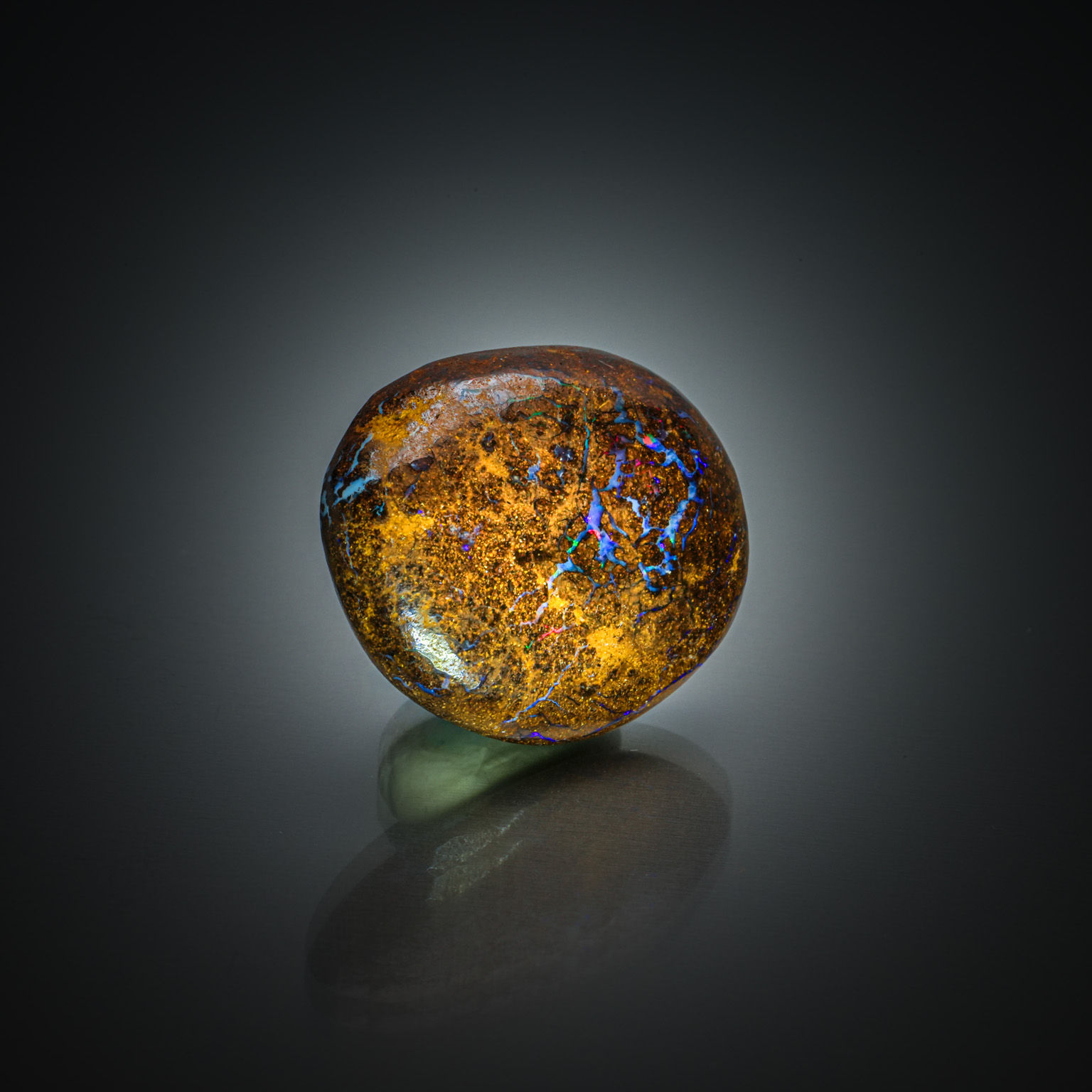 Appairage de citrines ovales sur papier. - Lazuli