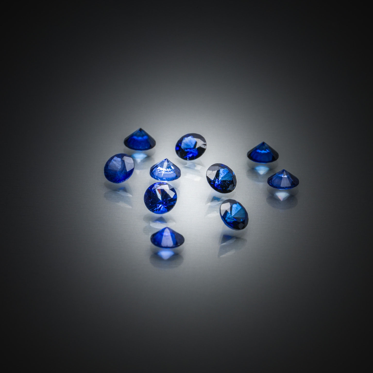 Rubis ovale sur papier. - Lazuli