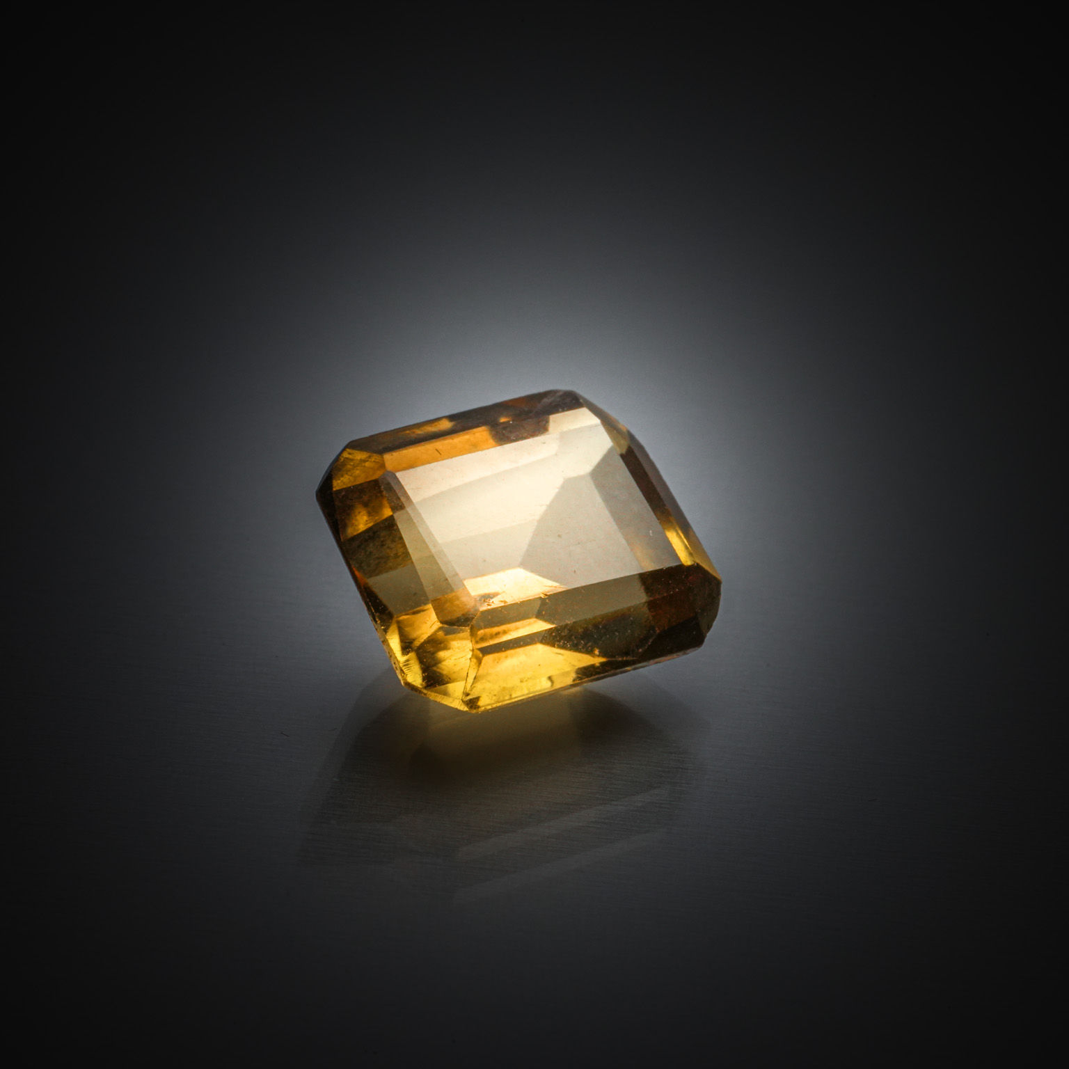 Quartz ovale cabochon sur papier. - Lazuli