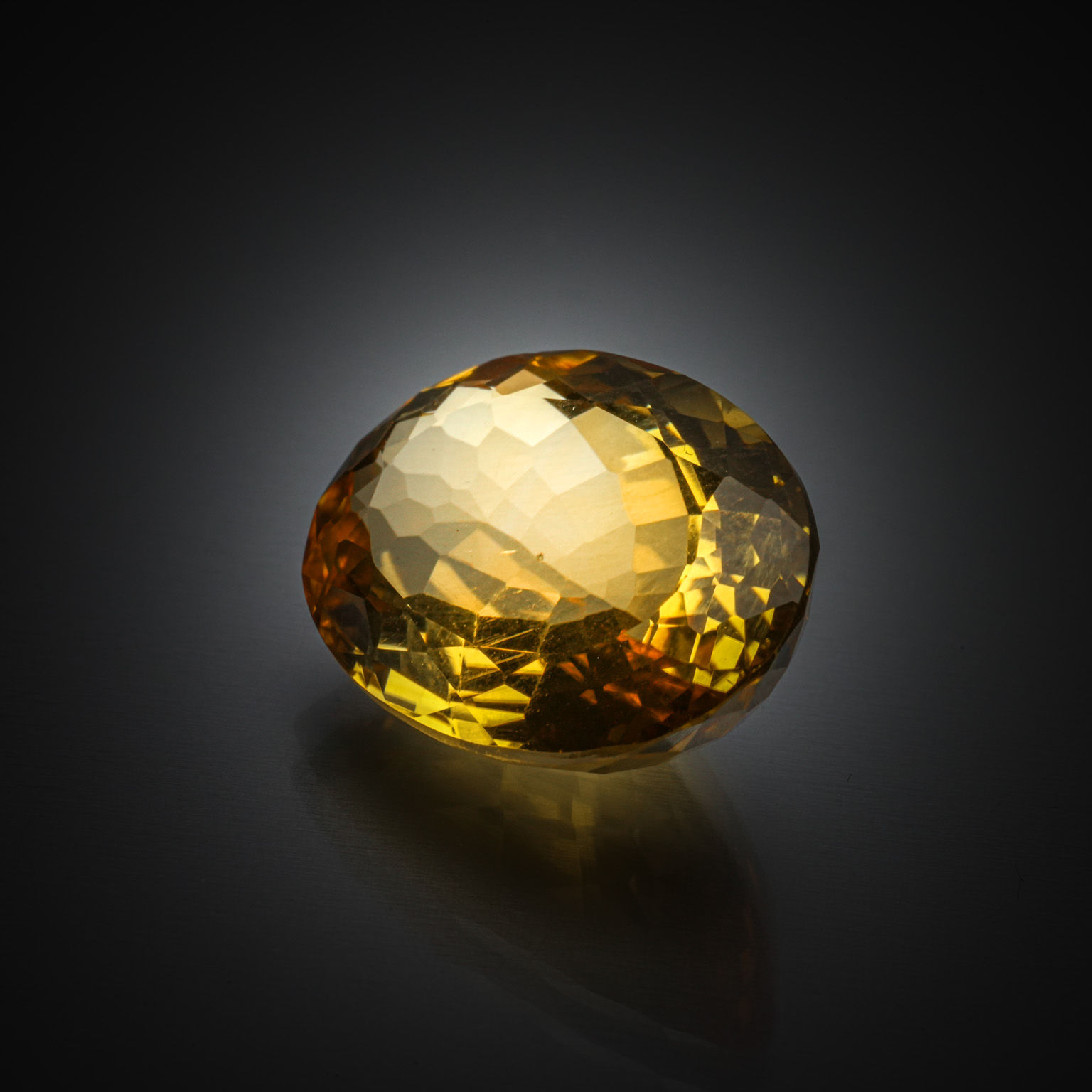 Saphir bleu/vert ovale sur papier. - Lazuli