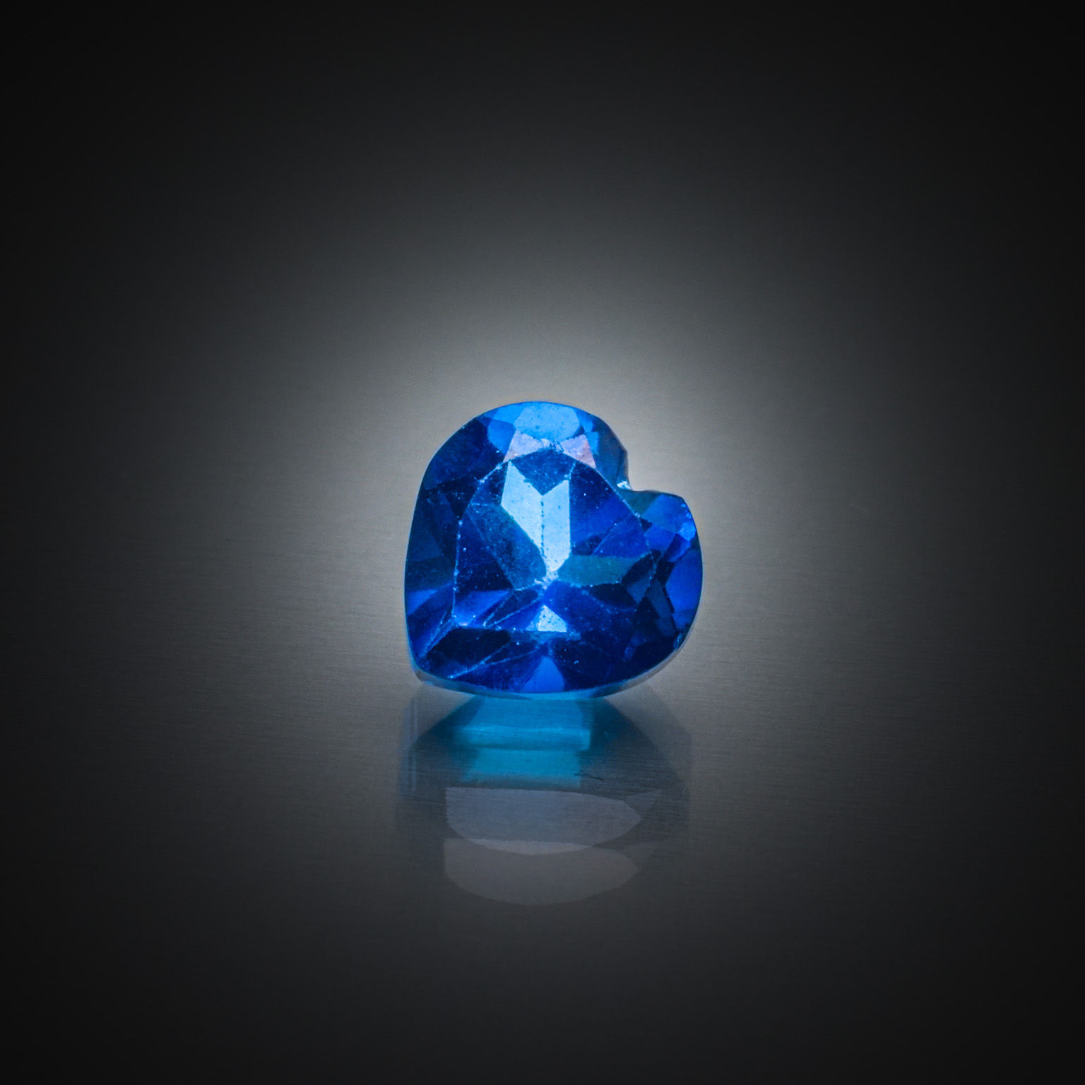 Rubis ovale sur papier. - Lazuli