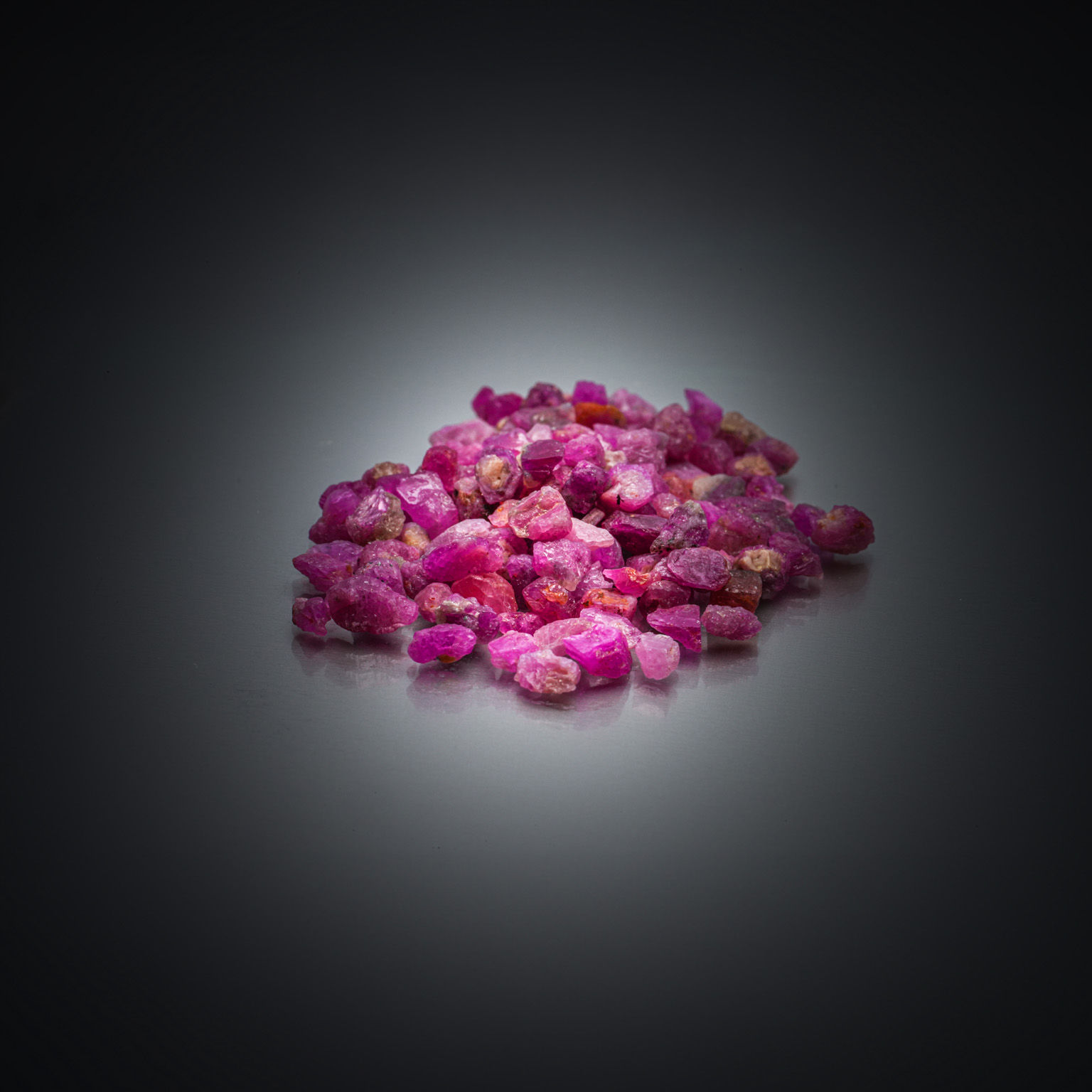 Appairage d&rsquo;aigues-marines ovales sur papier. - Lazuli