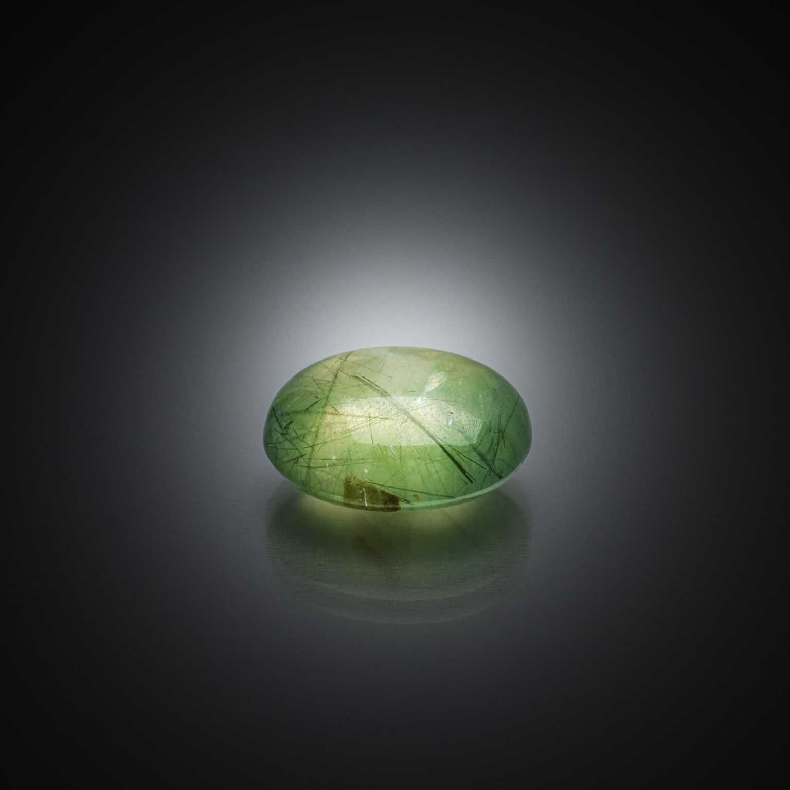 Topaze impériale ovale sur papier. - Lazuli