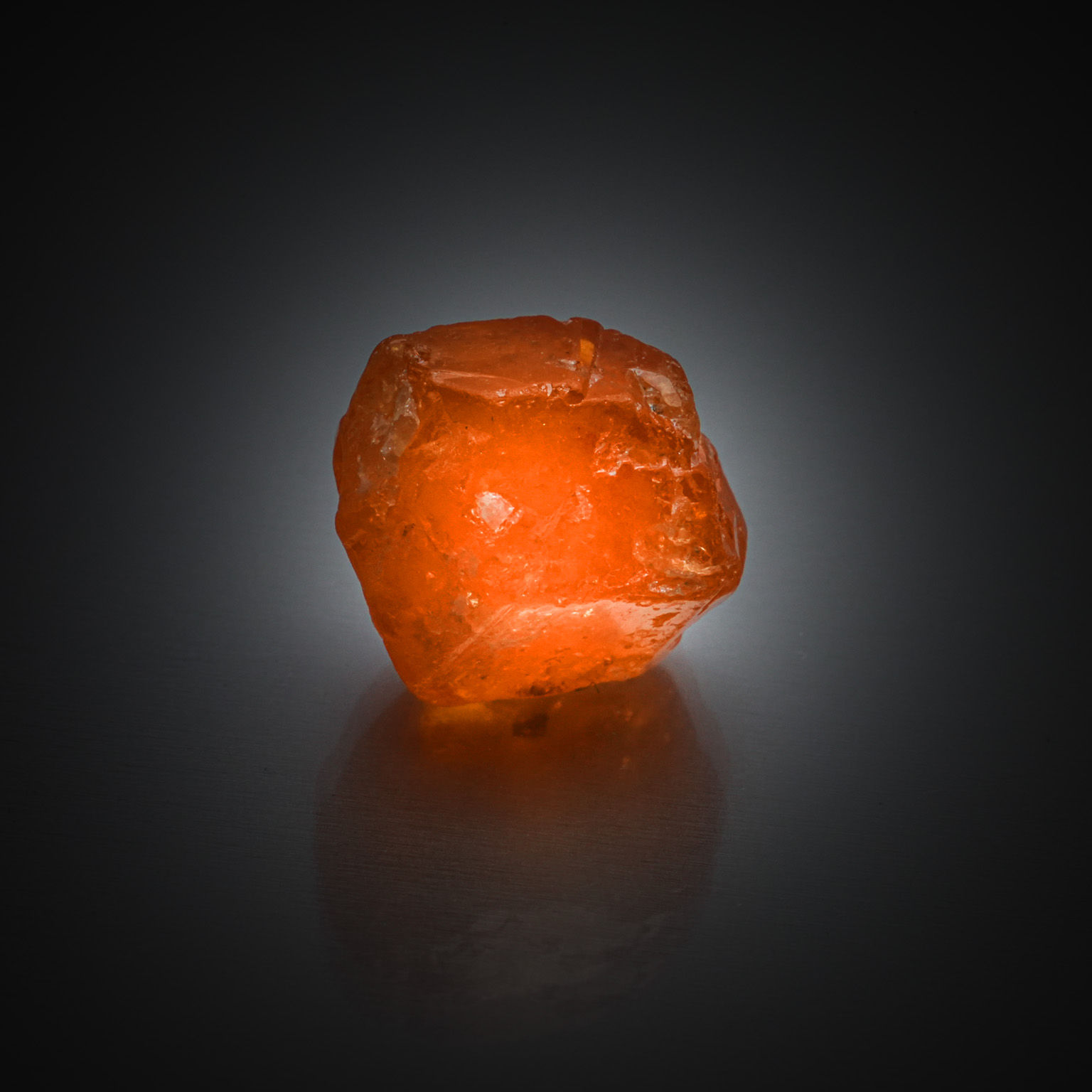 Quartz lemon ovale sur papier. - Lazuli