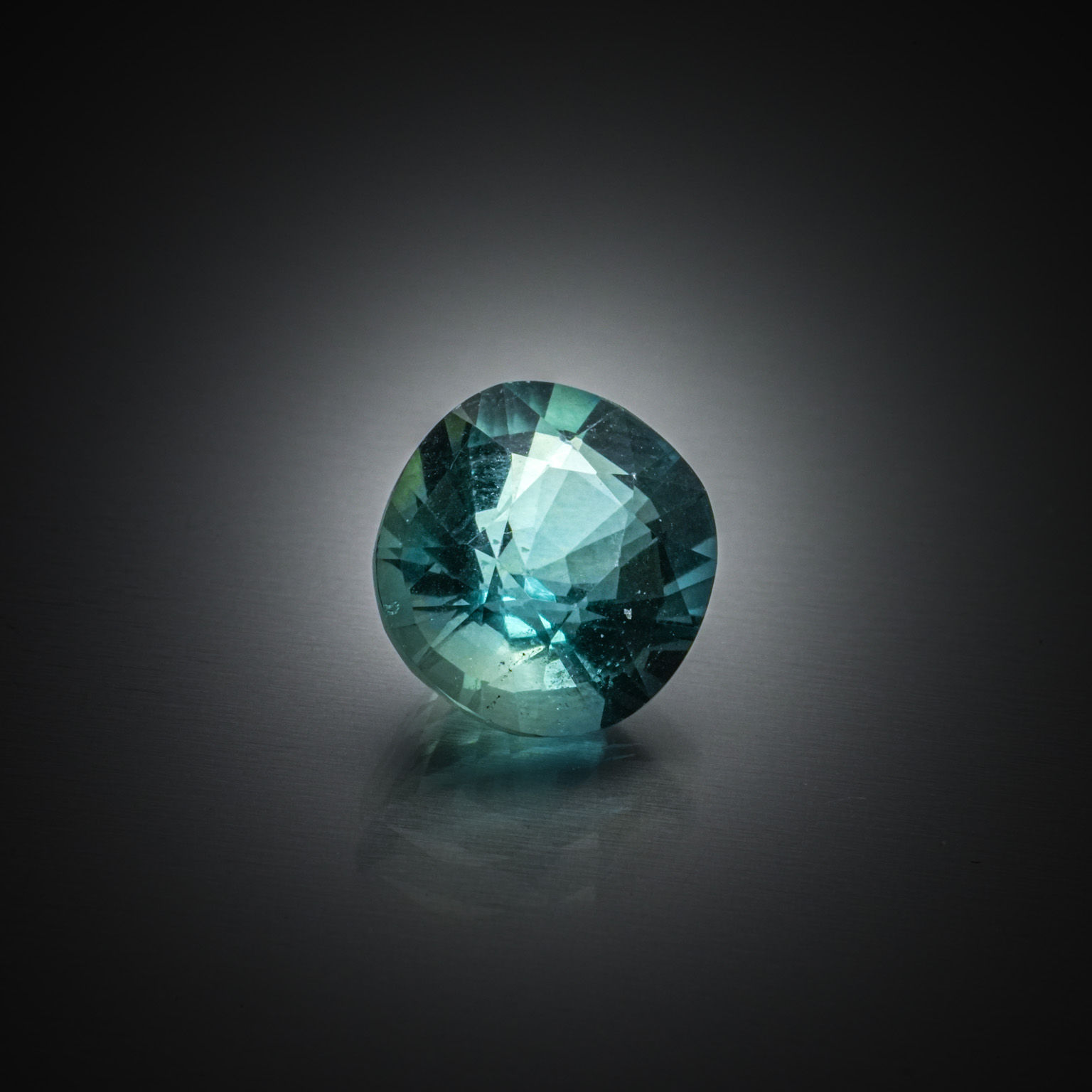 Lot de six saphirs jaunes et orange baguettes sur papier. - Lazuli