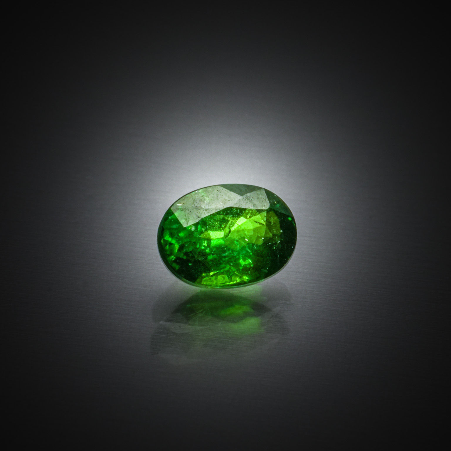 Rubis ovale sur papier. - Lazuli