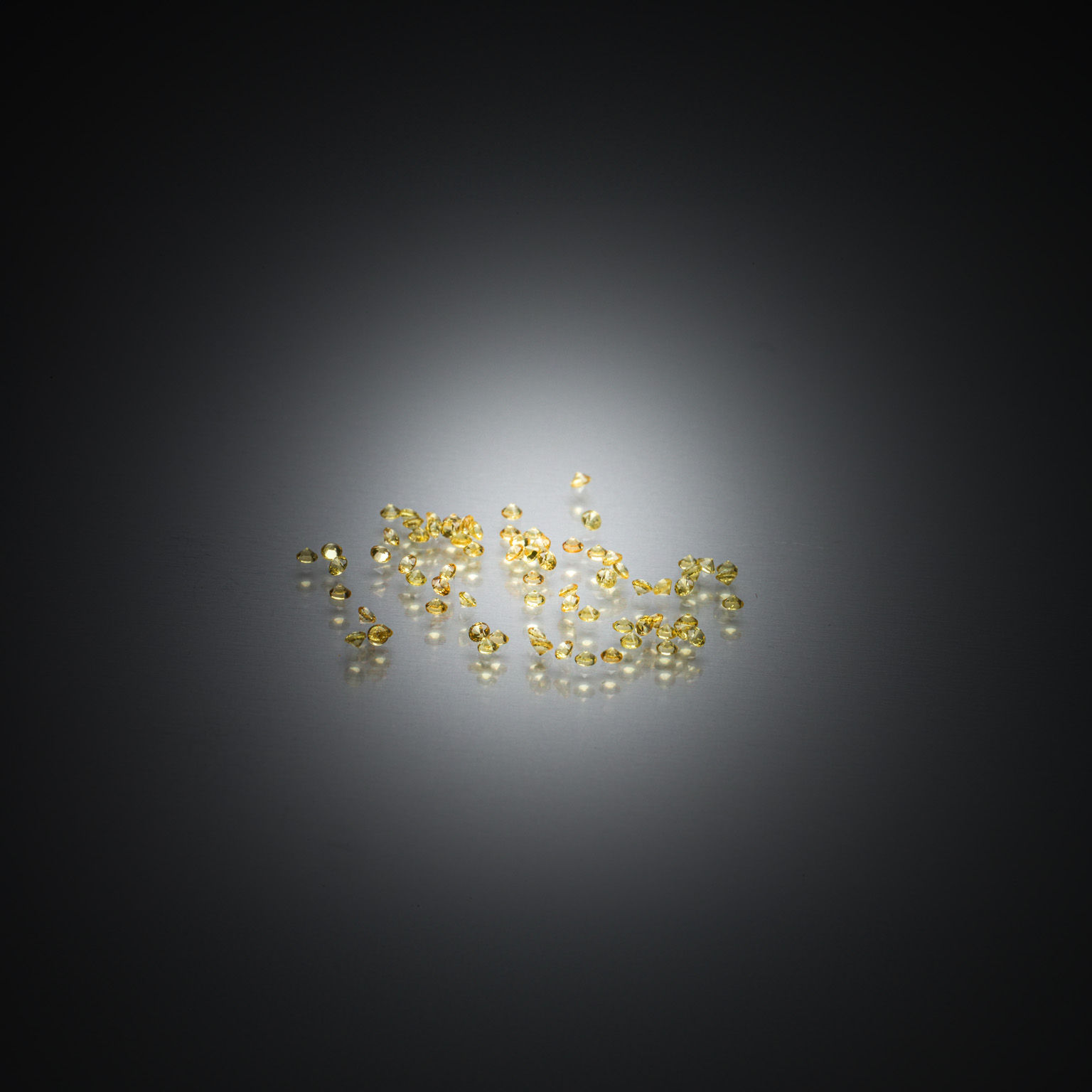 Lot de six rubis ronds sur papier. - Lazuli