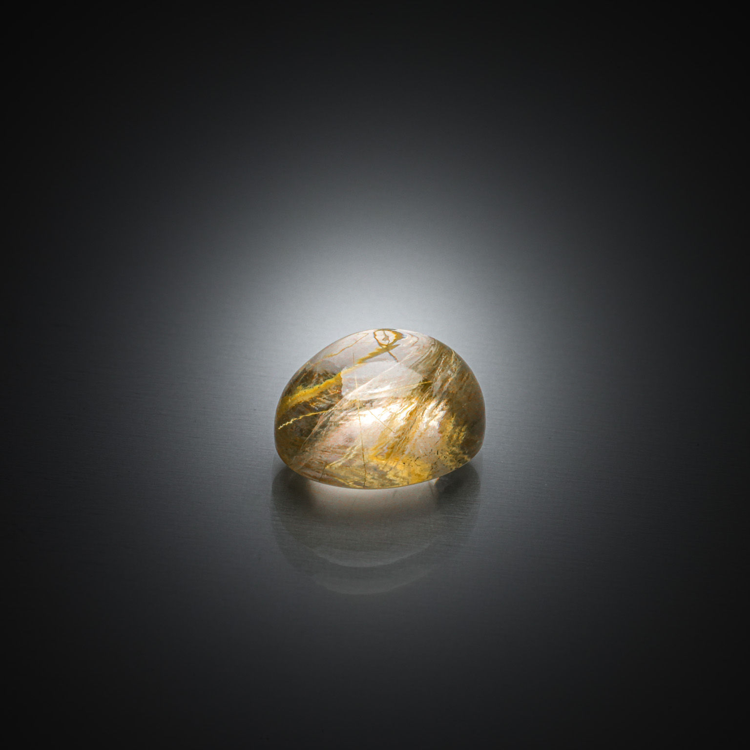 Topaze bleue ovale concave sur papier. - Lazuli