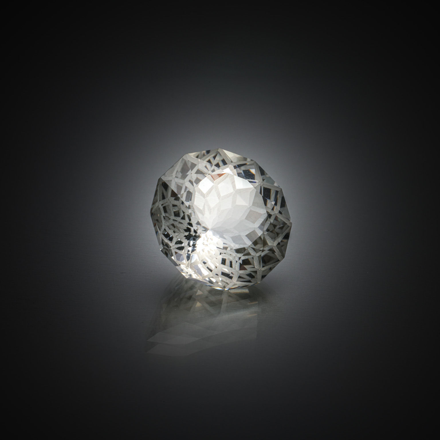 Cristal de roche sur papier. - Lazuli