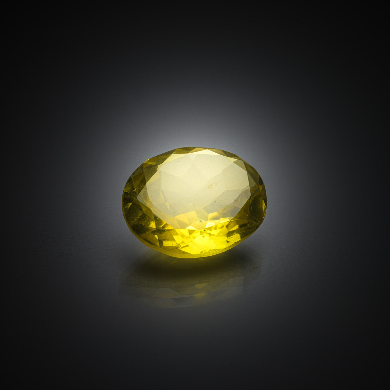 Quartz lemon ovale sur papier. - Lazuli