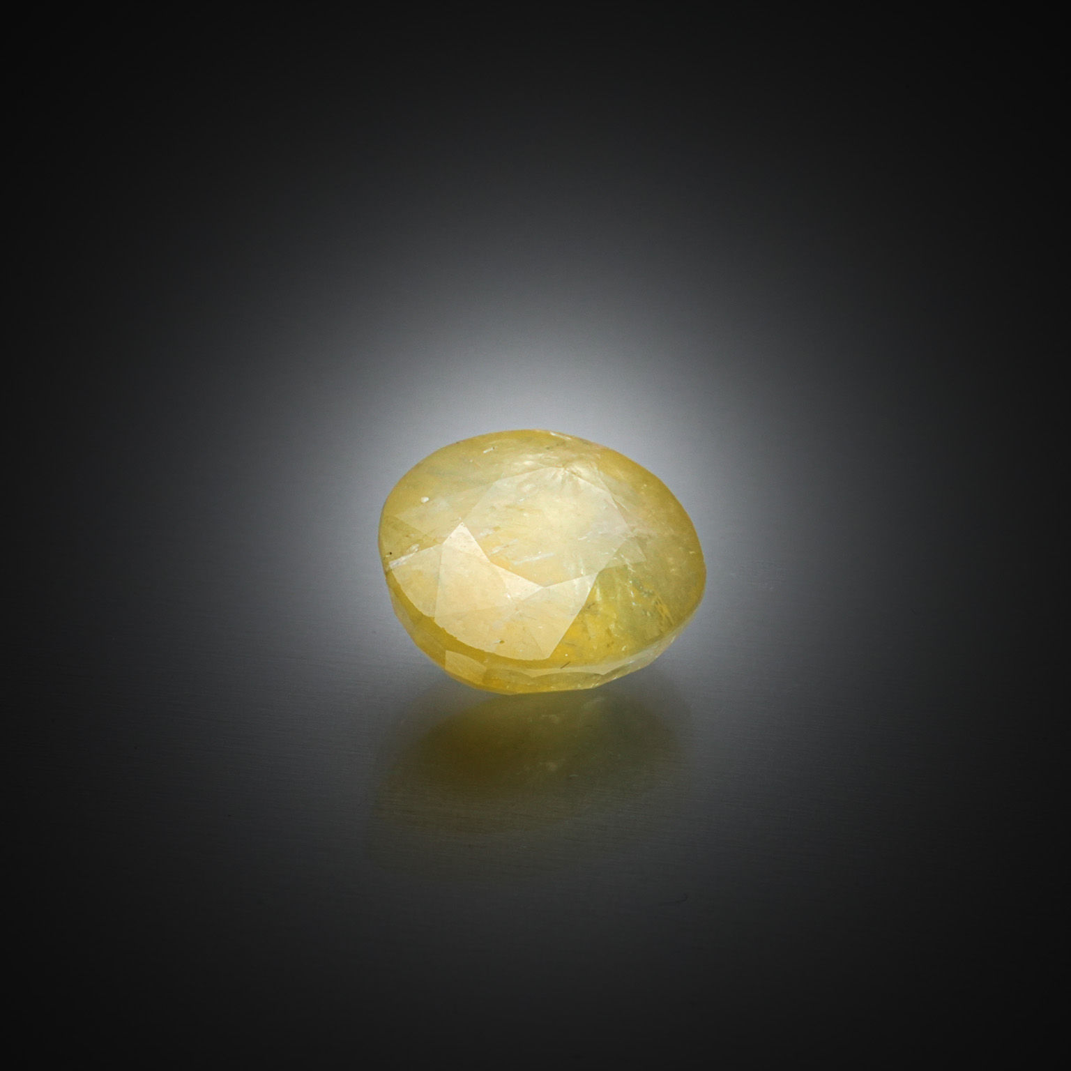 Lot de tourmalines rondes vertes sur papier. - Lazuli