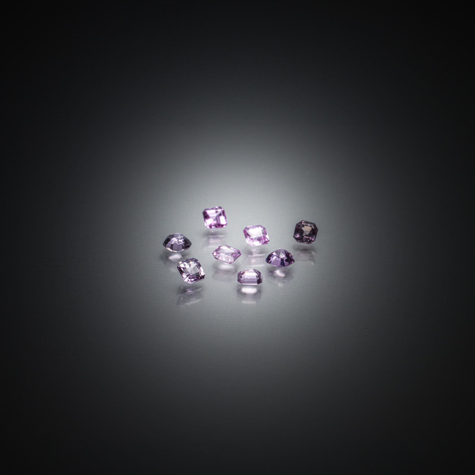 Quartz ovale cabochon sur papier. - Lazuli