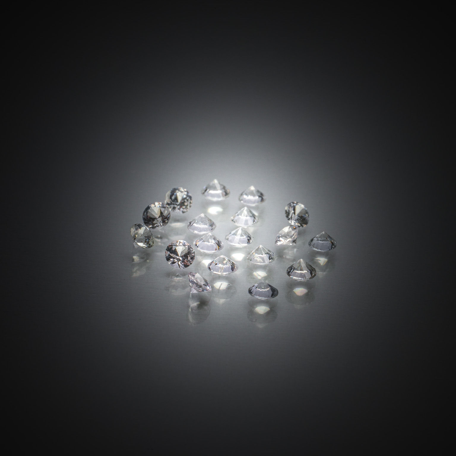 Appairage d&rsquo;opales navettes cabochons sur papier. - Lazuli