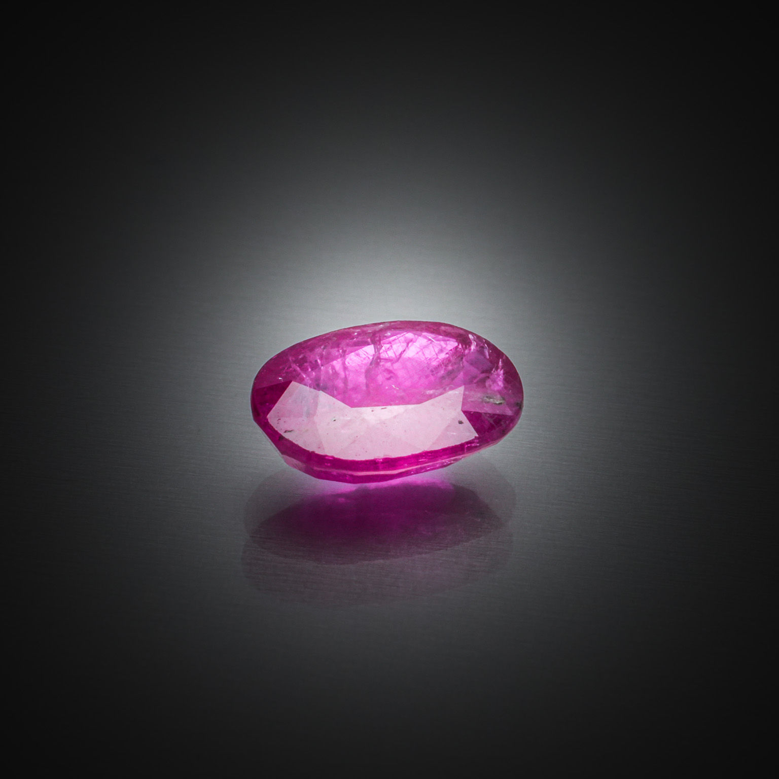 Citrine rectangulaire à pans coupés sur papier. - Lazuli