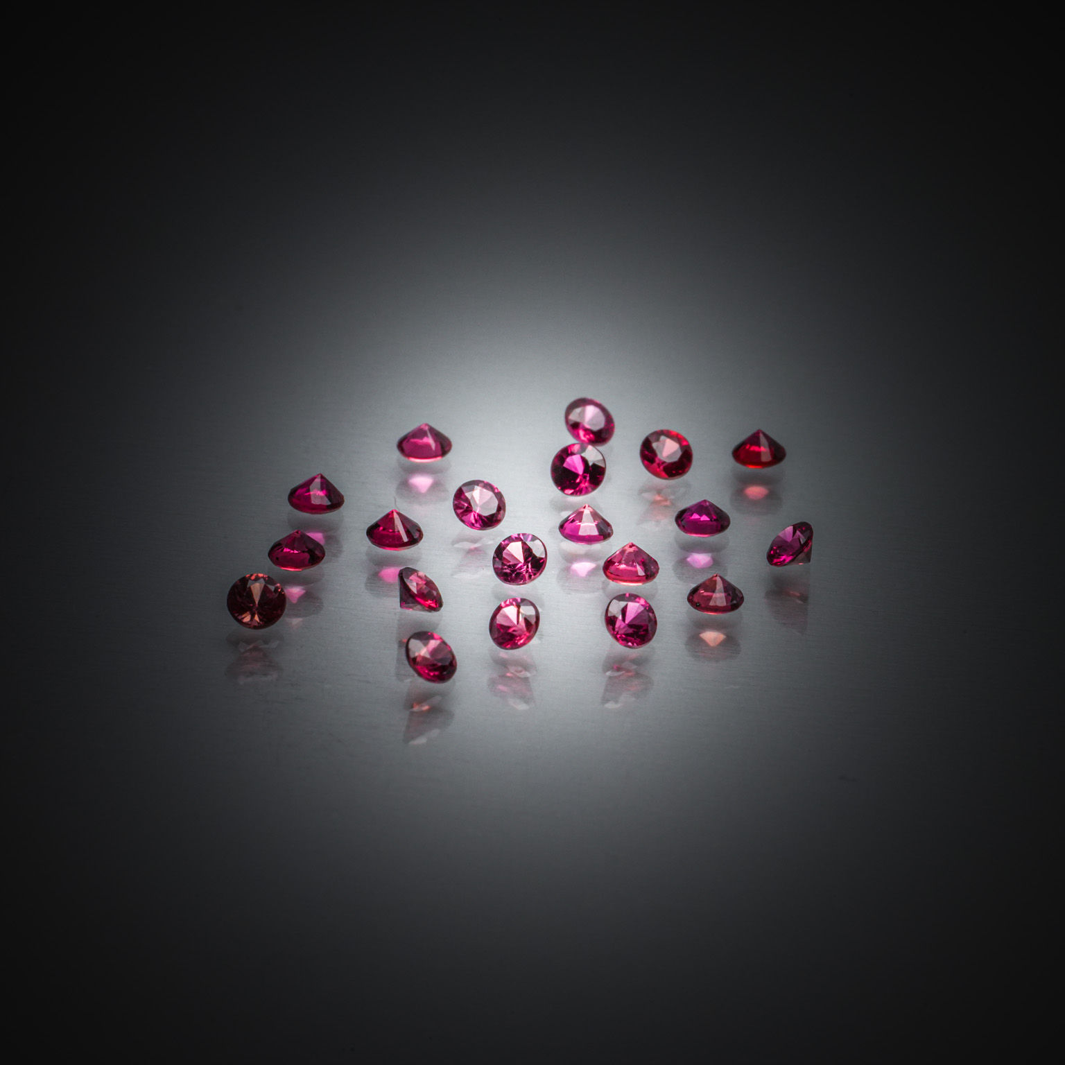 Calcédoine bleue poire cabochon sur papier. - Lazuli