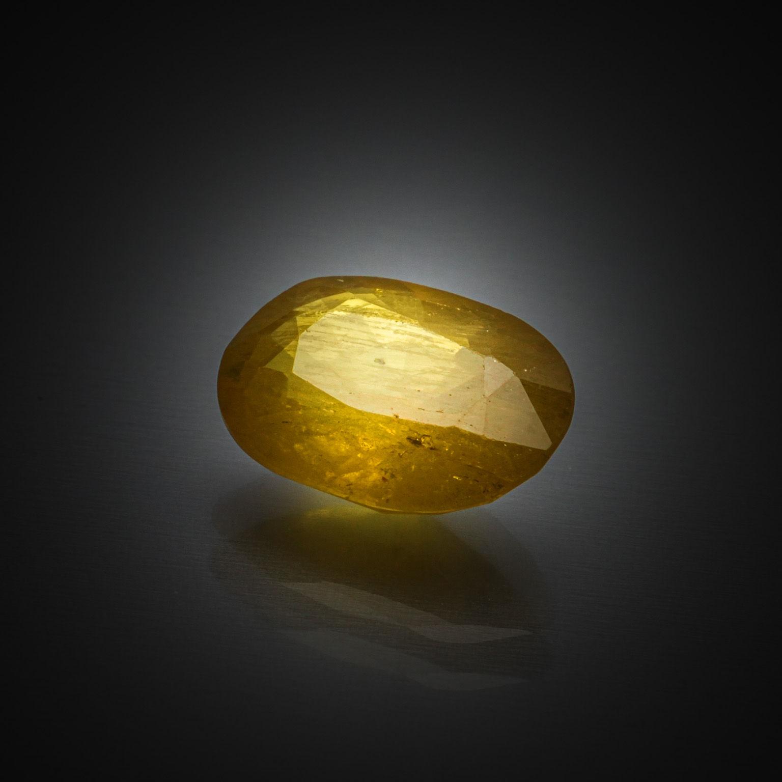 Grenat rhodolite poire sur papier. - Lazuli