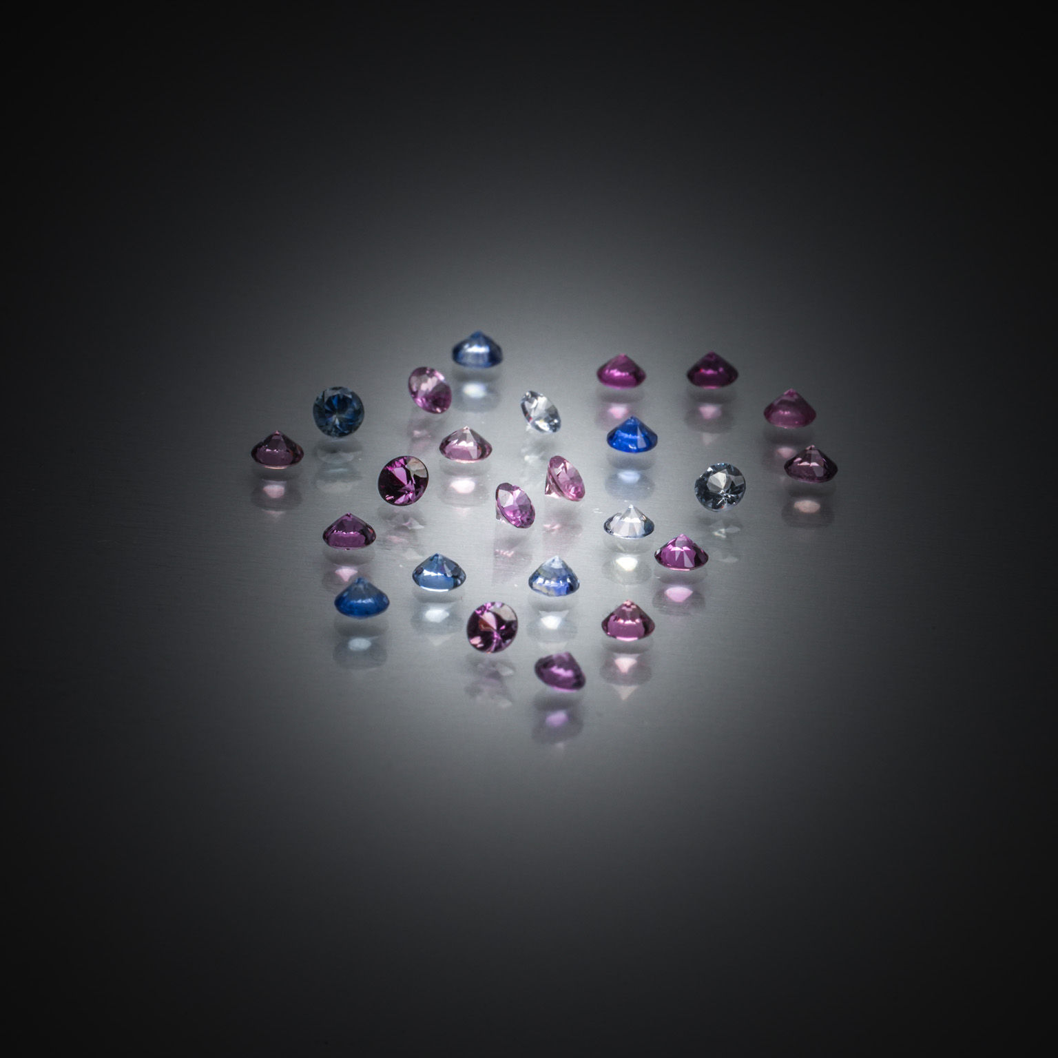 Rubis ovale sur papier. - Lazuli