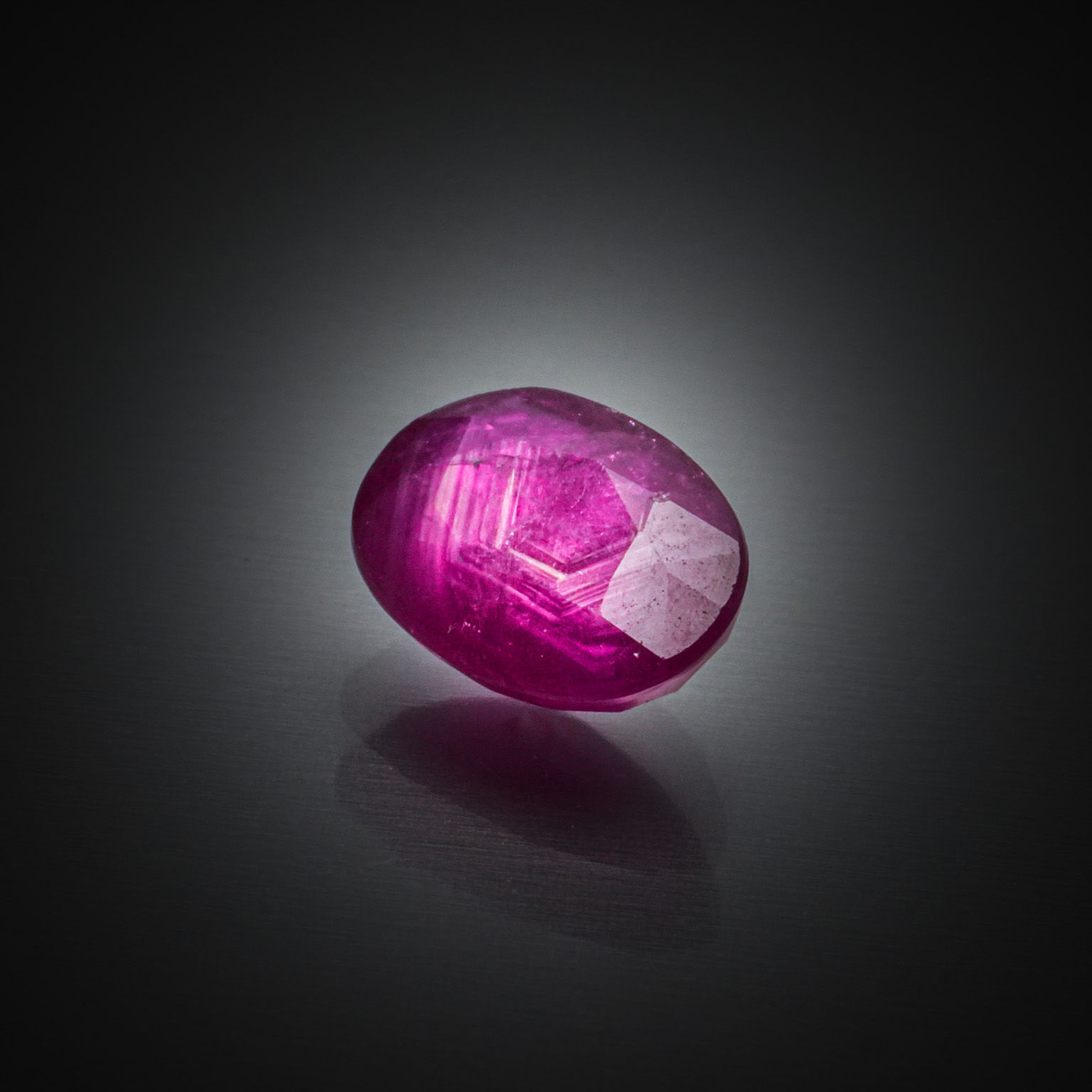 Appairage de tanzanites coussins sur papier. - Lazuli