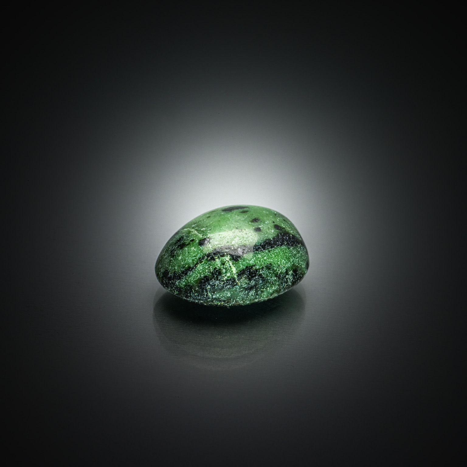 Lot de douze saphirs jaunes et orange marquises sur papier. - Lazuli