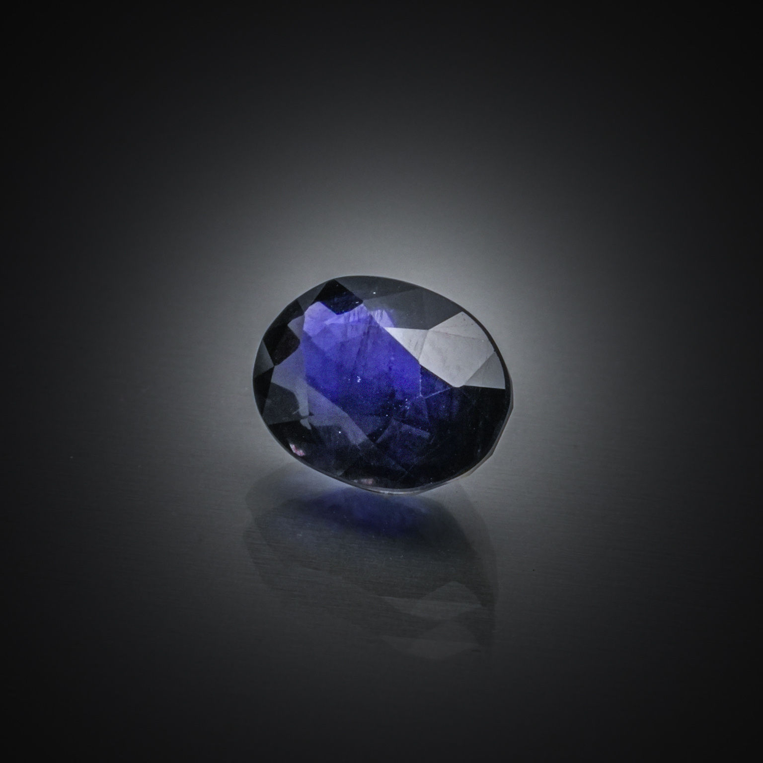 Lot de deux tourmalines vertes ovales sur papier. - Lazuli