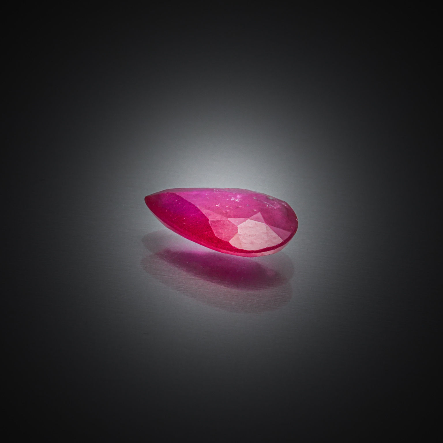 Améthyste poire sur papier. - Lazuli