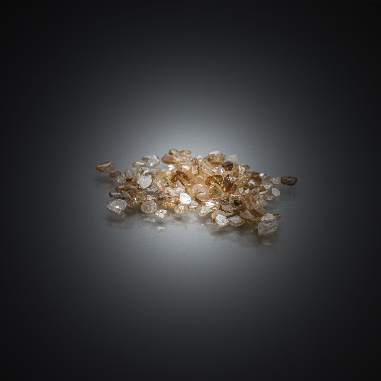 Rubis poire sur papier. - Lazuli