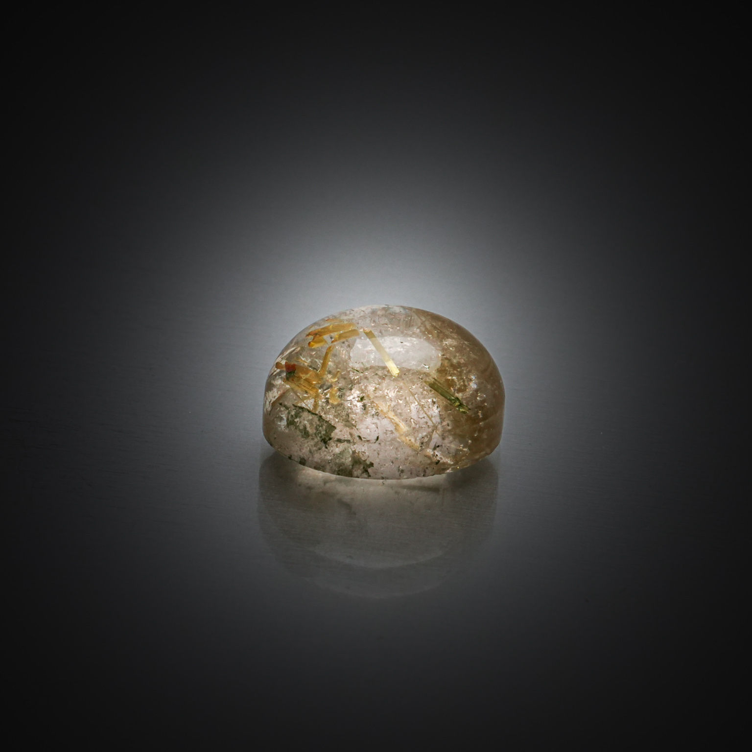 Quartz ovale cabochon sur papier. - Lazuli