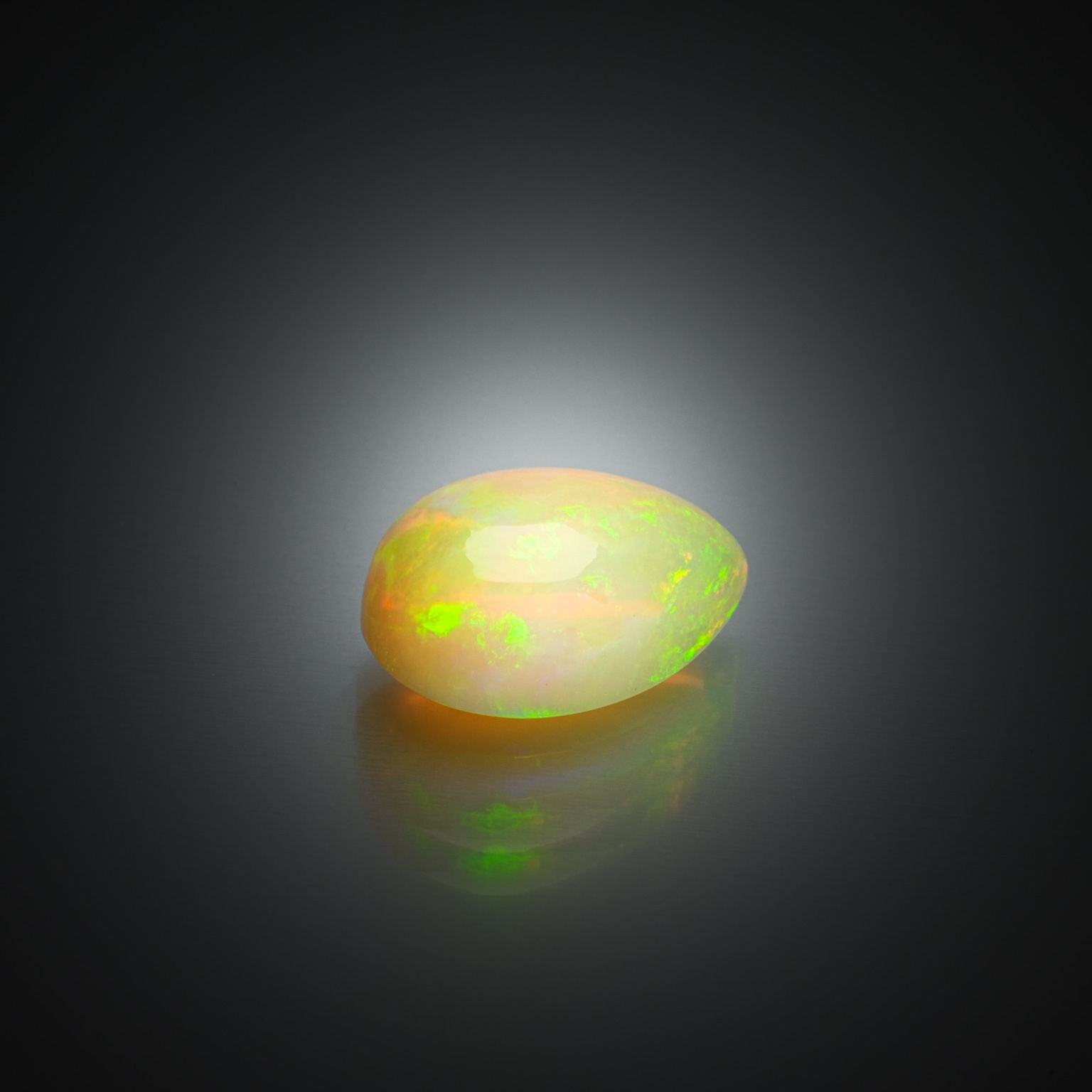 Quartz lemon octogonale sur papier. - Lazuli
