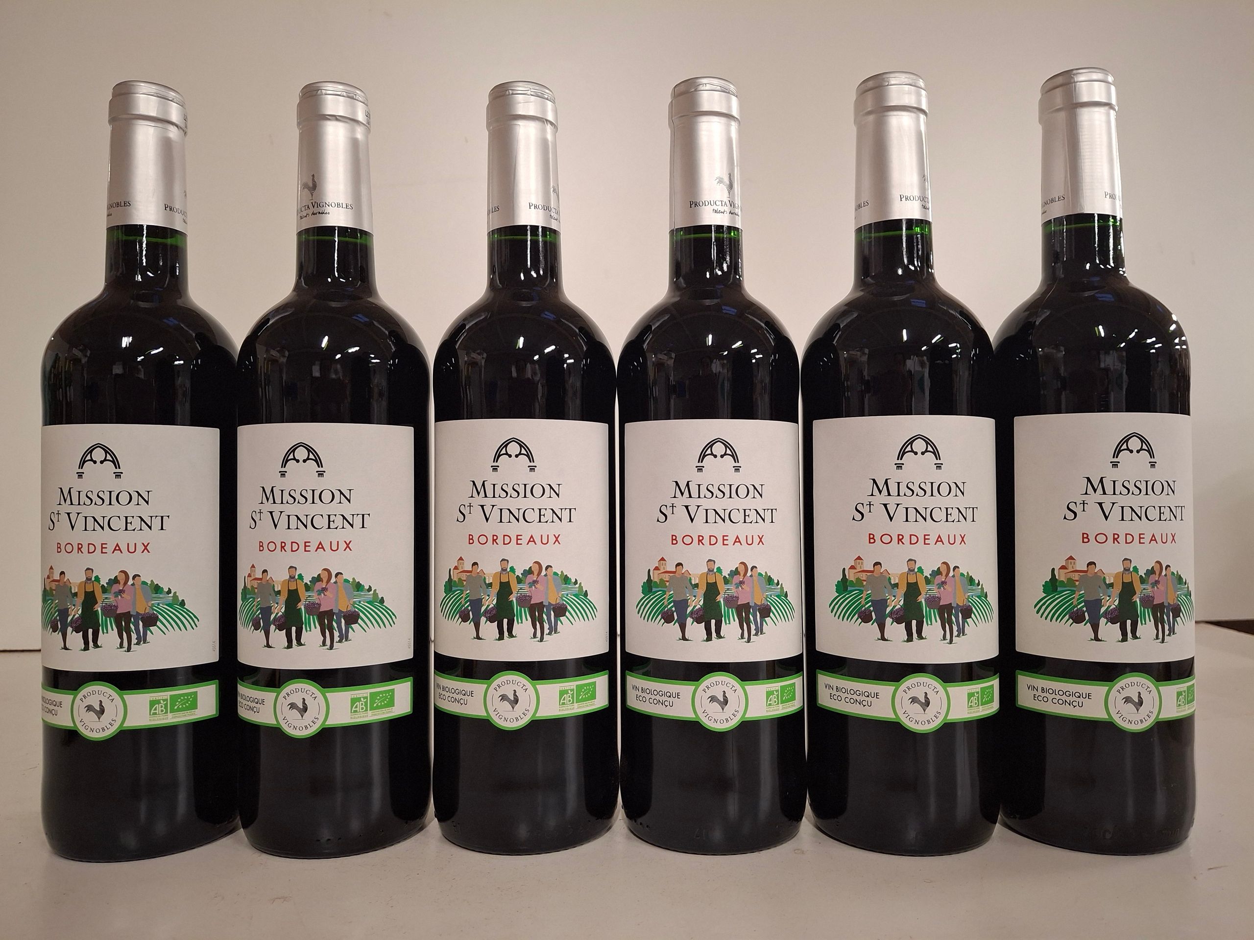 Lot de 2 Bouteilles d’Auxey -Duresse, 1979 Michel Vidal 1 très basse épaule, 1 haute épaule - Lazuli