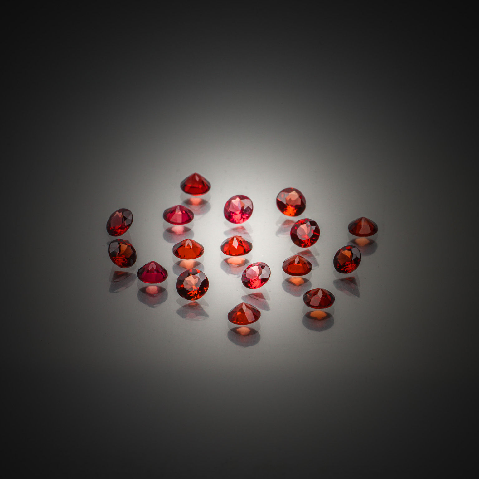 Appairage de diamants ronds sur papier. - Lazuli