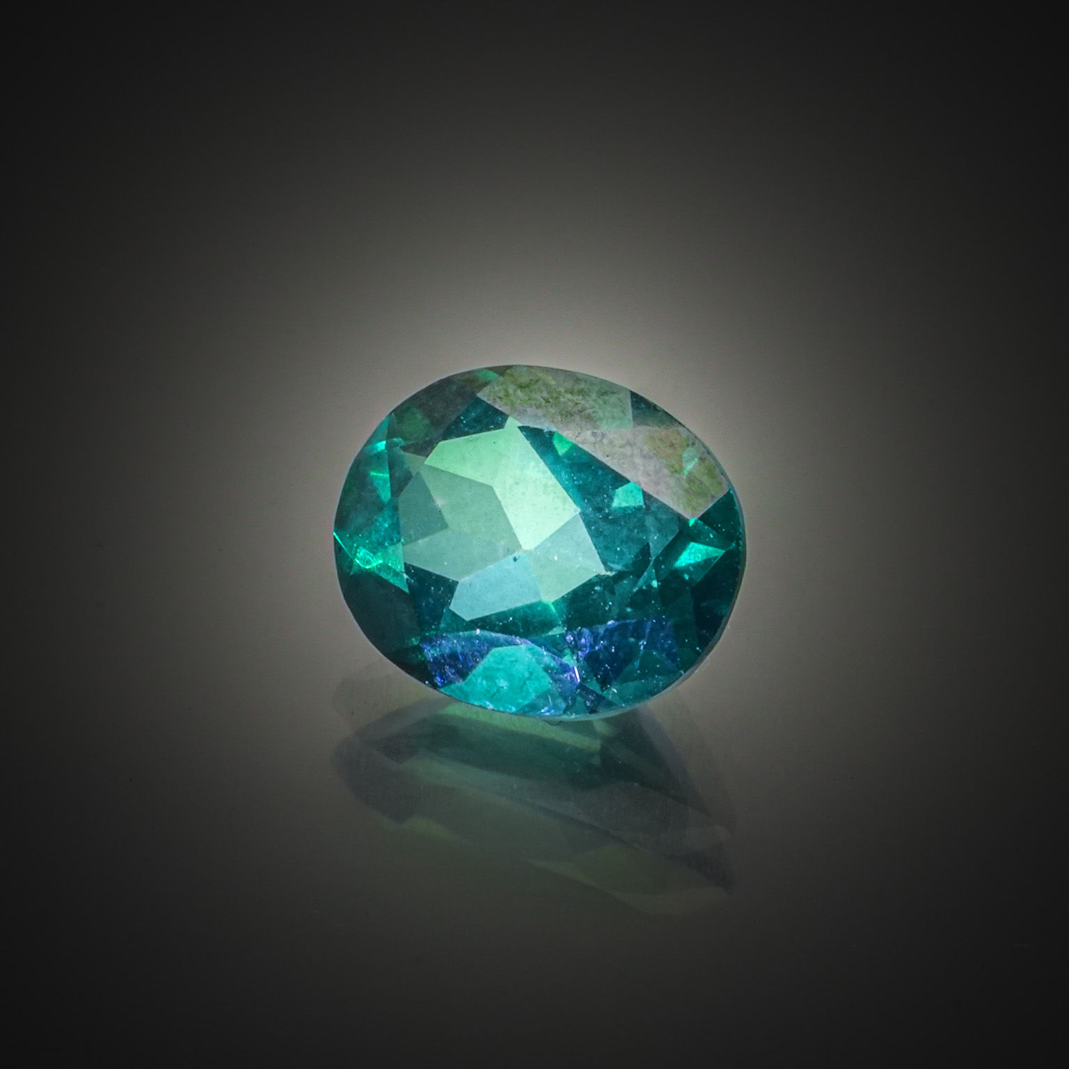 Prehnite ovale cabochon sur papier. - Lazuli