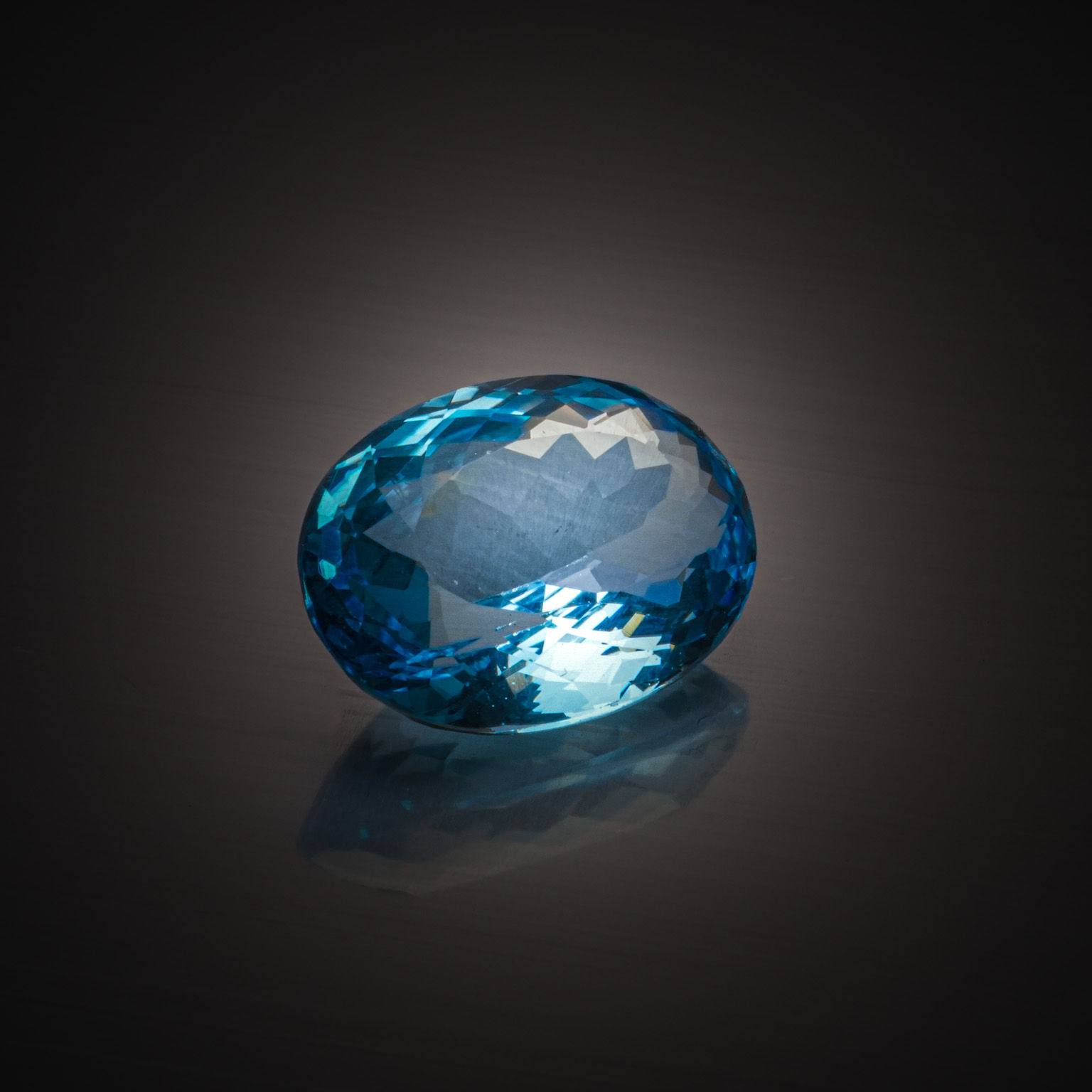 Grenat spessartite poire sur papier. - Lazuli