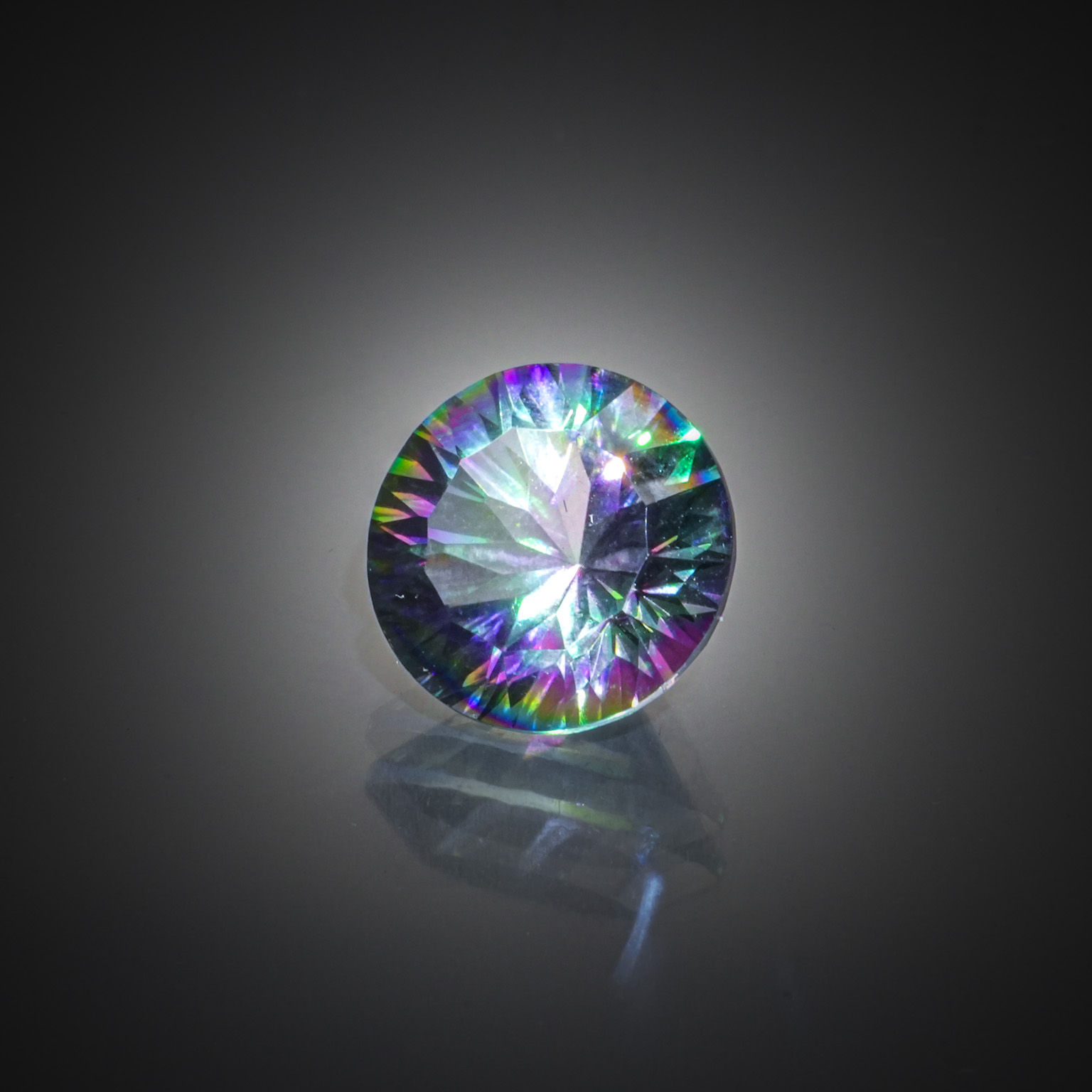 Quartz mystique rond concave sur papier. - Lazuli