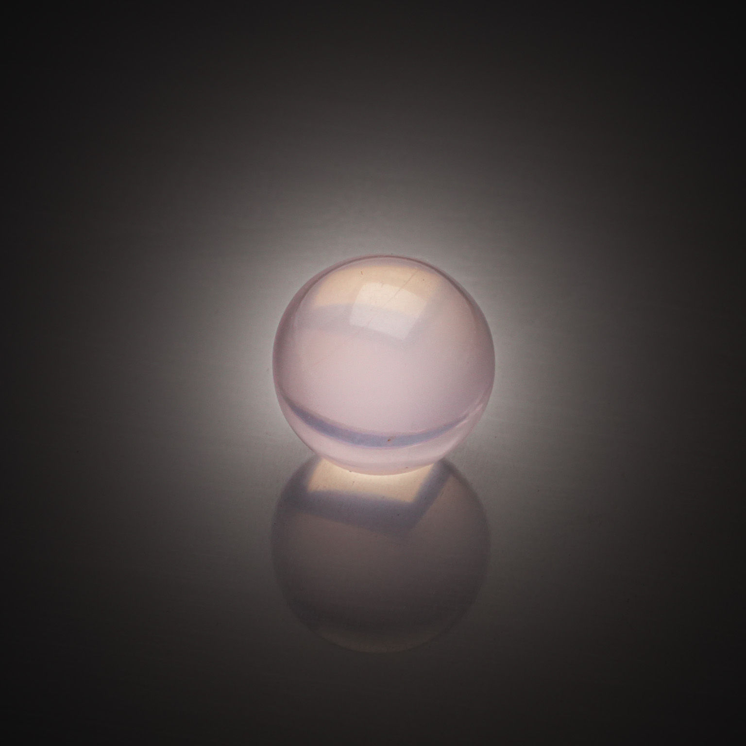 Rubis ovale sur papier. - Lazuli