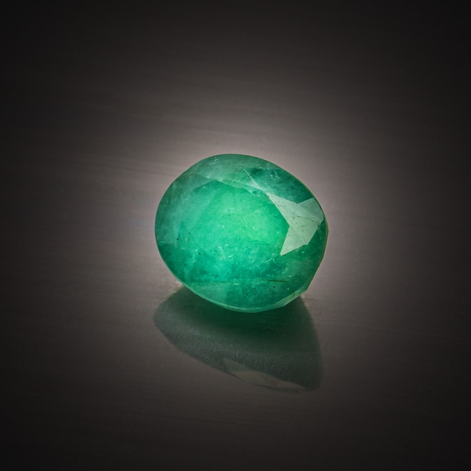 Quartz lemon ovale sur papier. - Lazuli