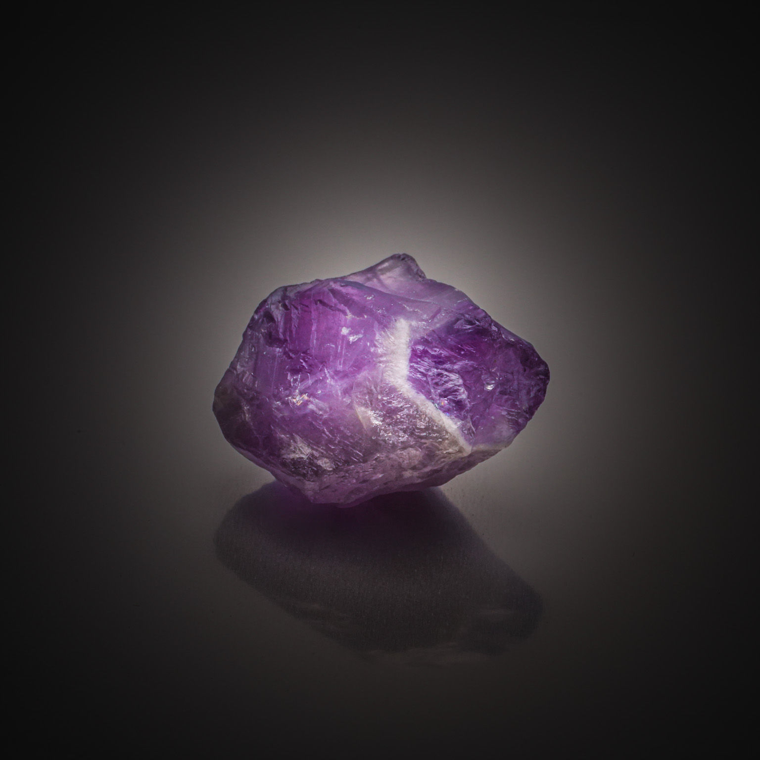 Grenat spessartite poire sur papier. - Lazuli