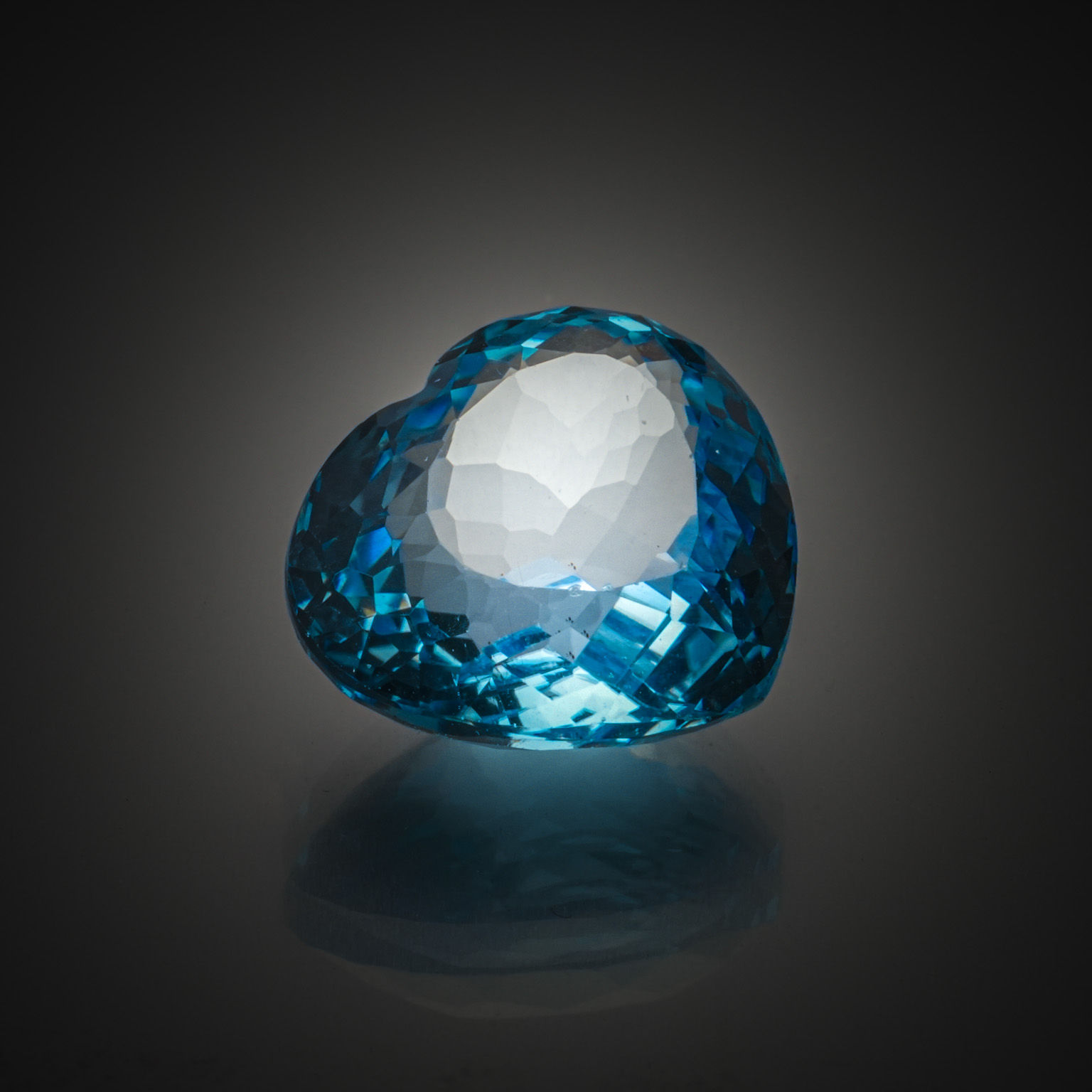 Saphir ovale sur papier. - Lazuli