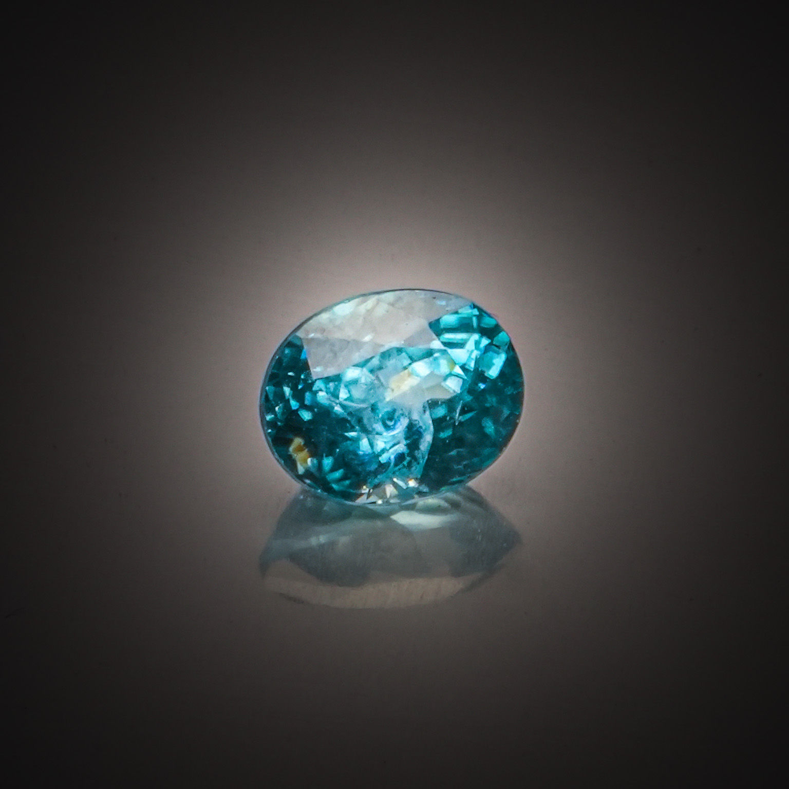 Lot de cinq grenats spessartites ovales et poire sur papier. - Lazuli