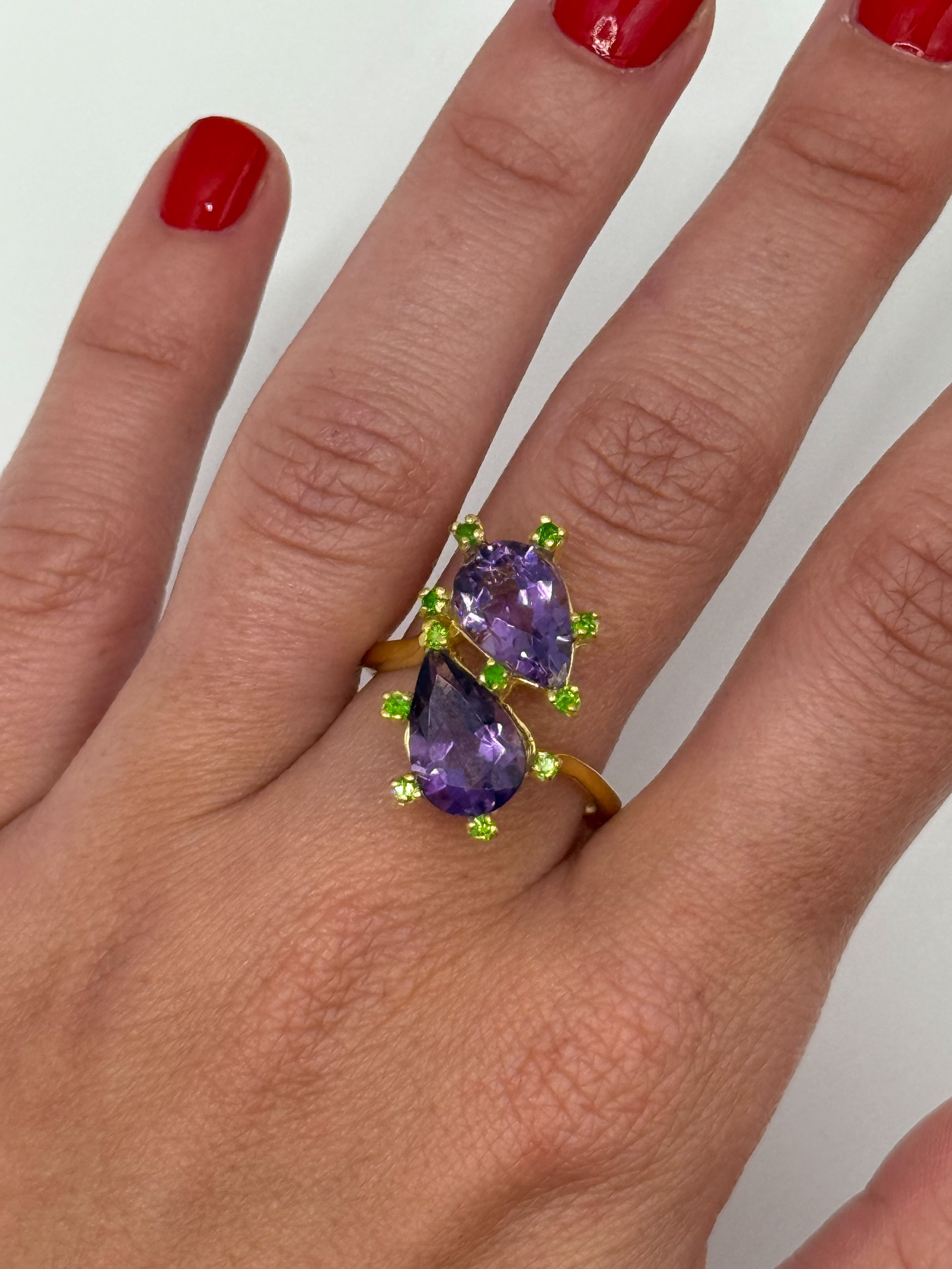 Bague en argent (925 millième) ornée d&rsquo;une citrine ovale épaulée de saphirs jaunes ronds. - Lazuli
