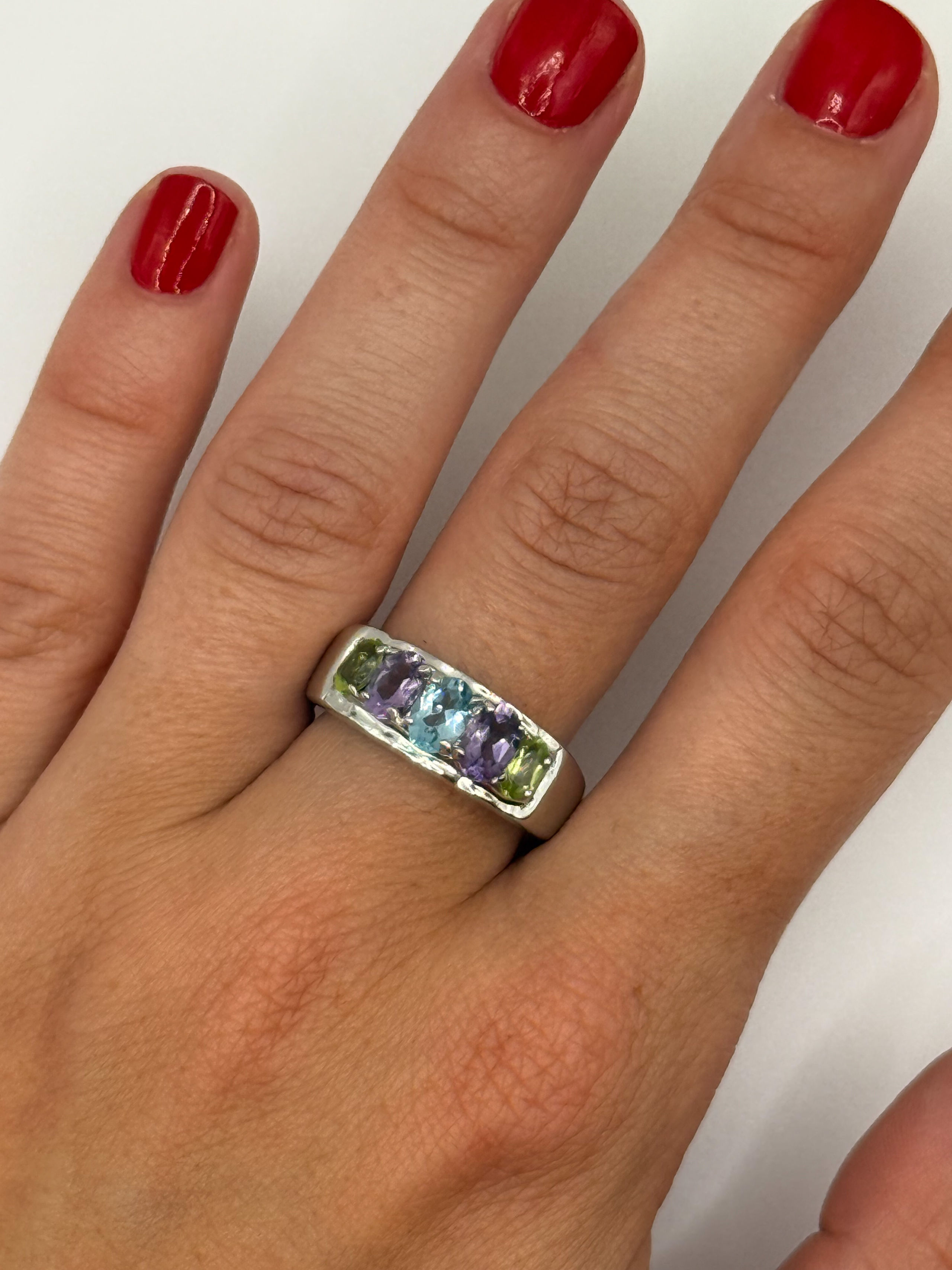 Bague en argent (925 millième) stylisant des branches feuillagées ornées de tanzanites marquises. - Lazuli