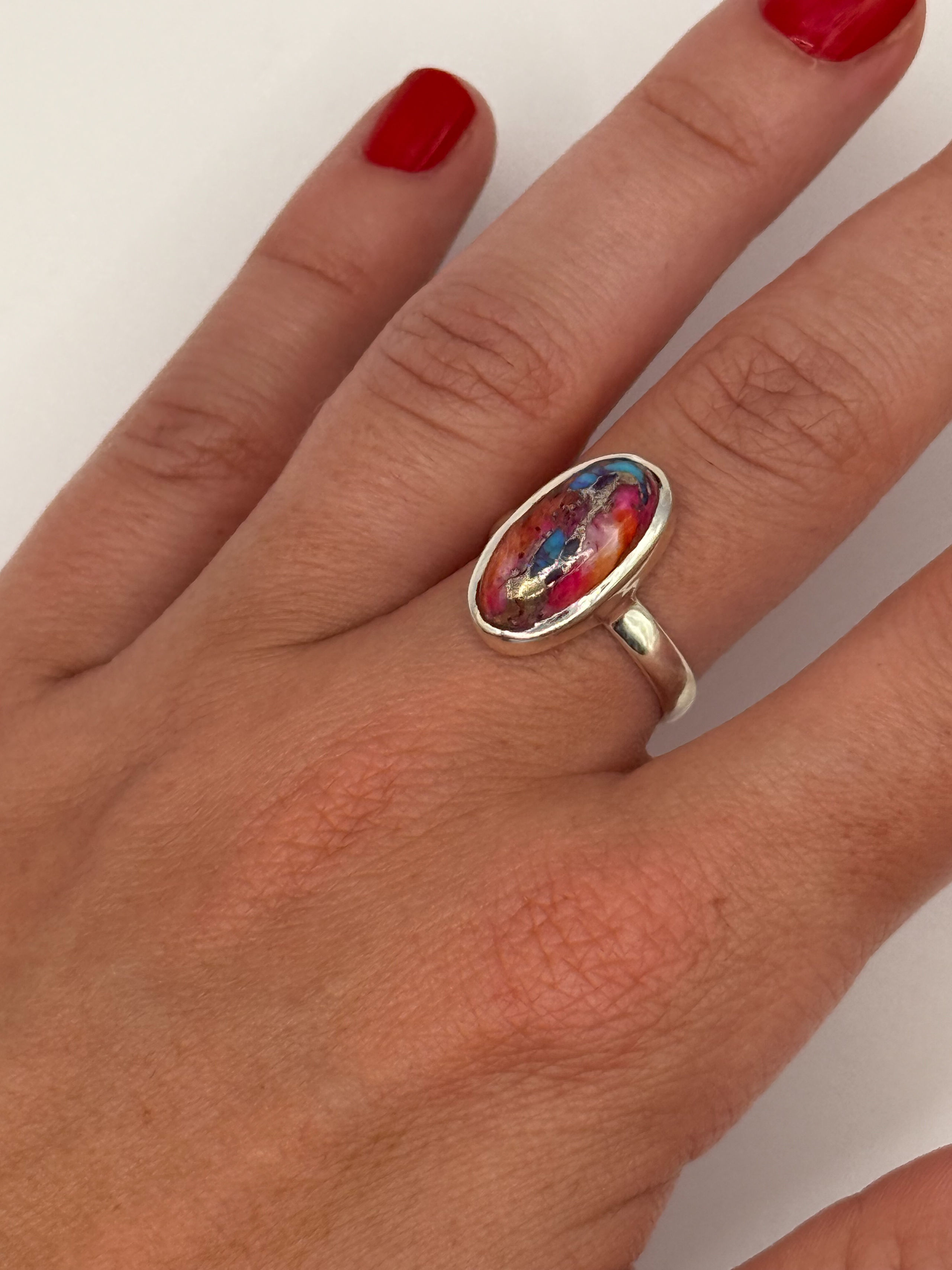 Bague en argent (925 millième) ornée de turquoise et pierres dures agglomérée cabochon. - Lazuli