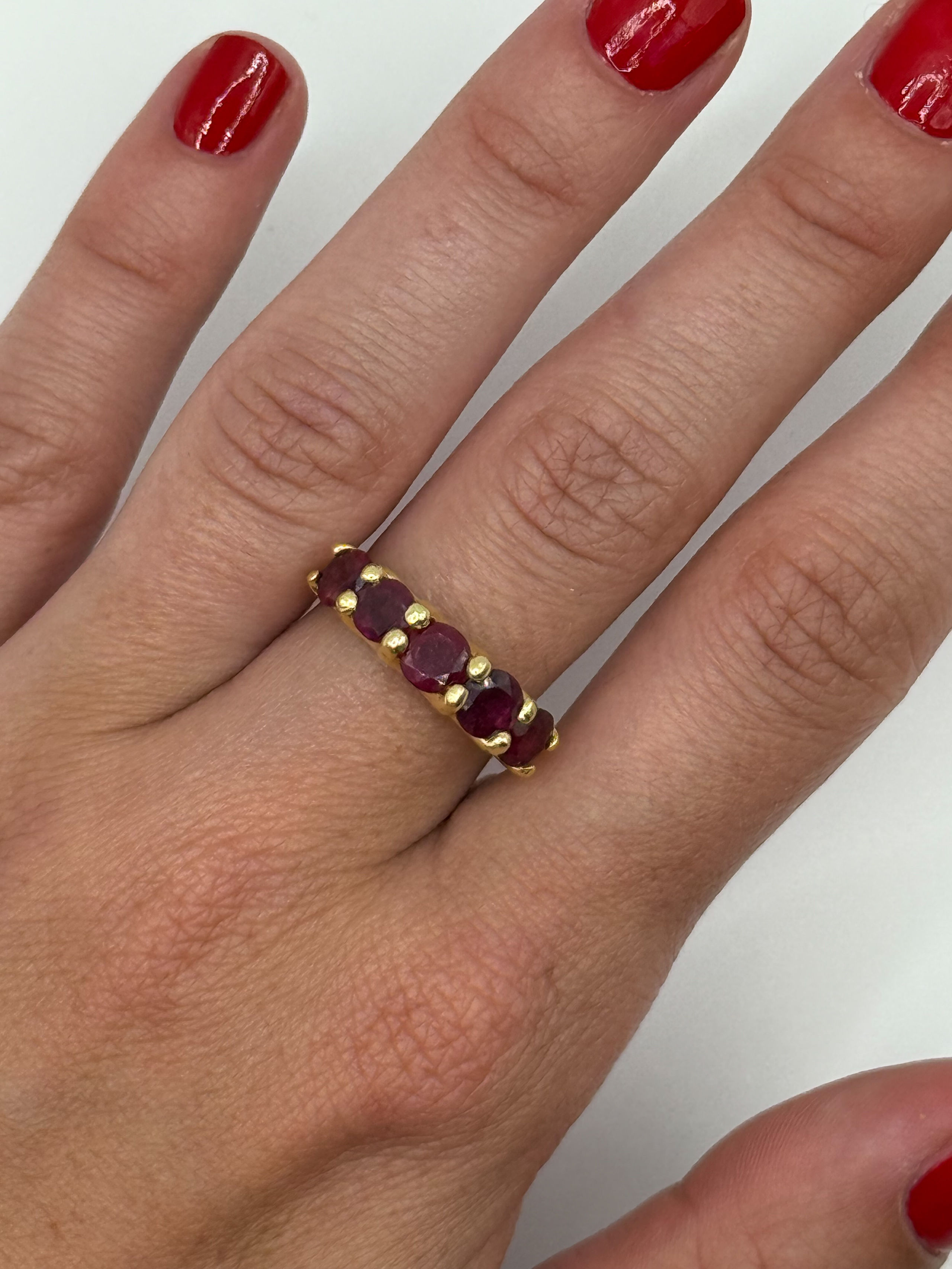 Bague en argent (925 millième) vermeillé ornée de cinq rubis ronds (traités) - Lazuli