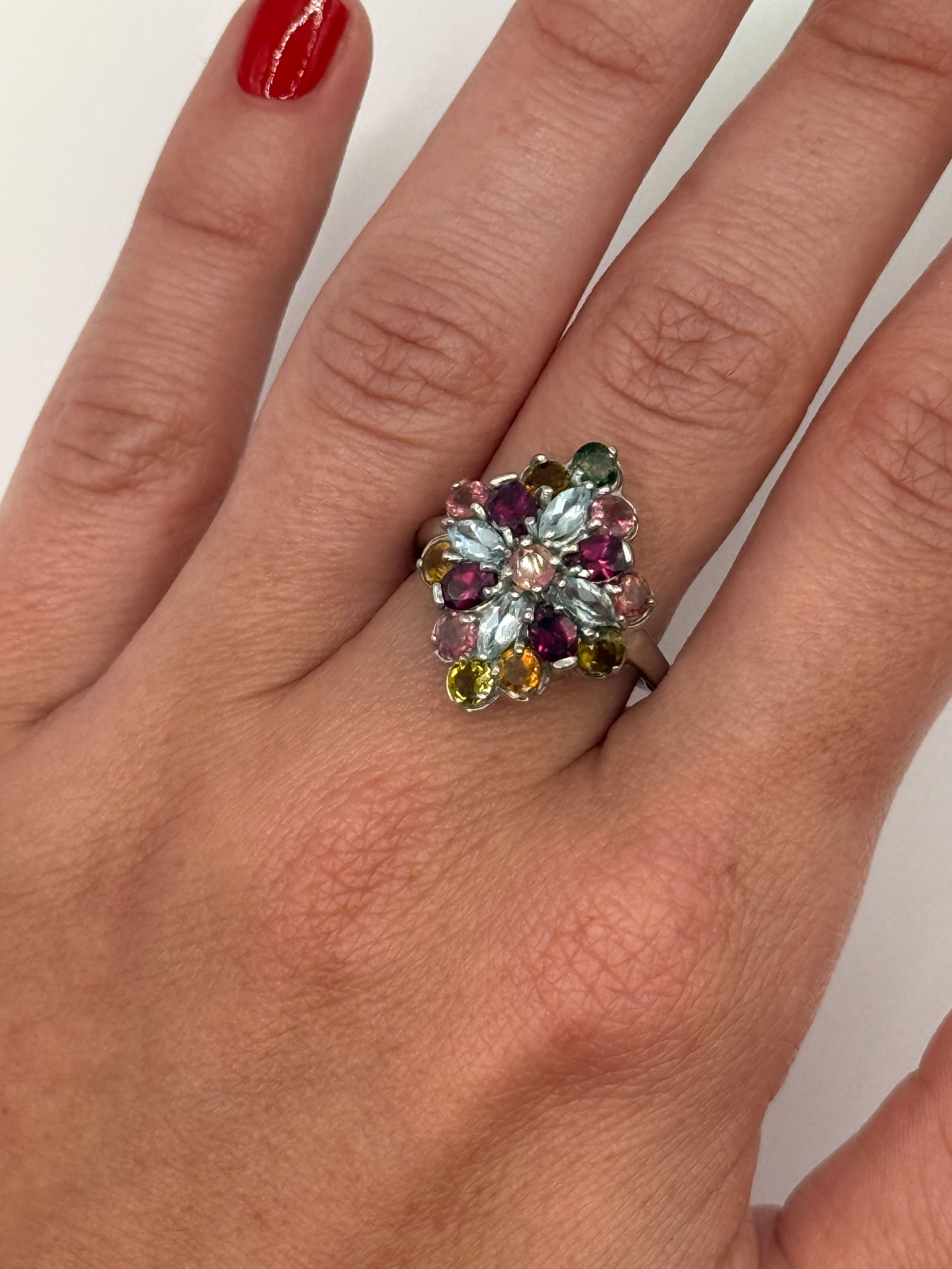 Bague en argent (925 millième) ornée de pierres de couleurs (tourmalines, grenats et topazes). - Lazuli