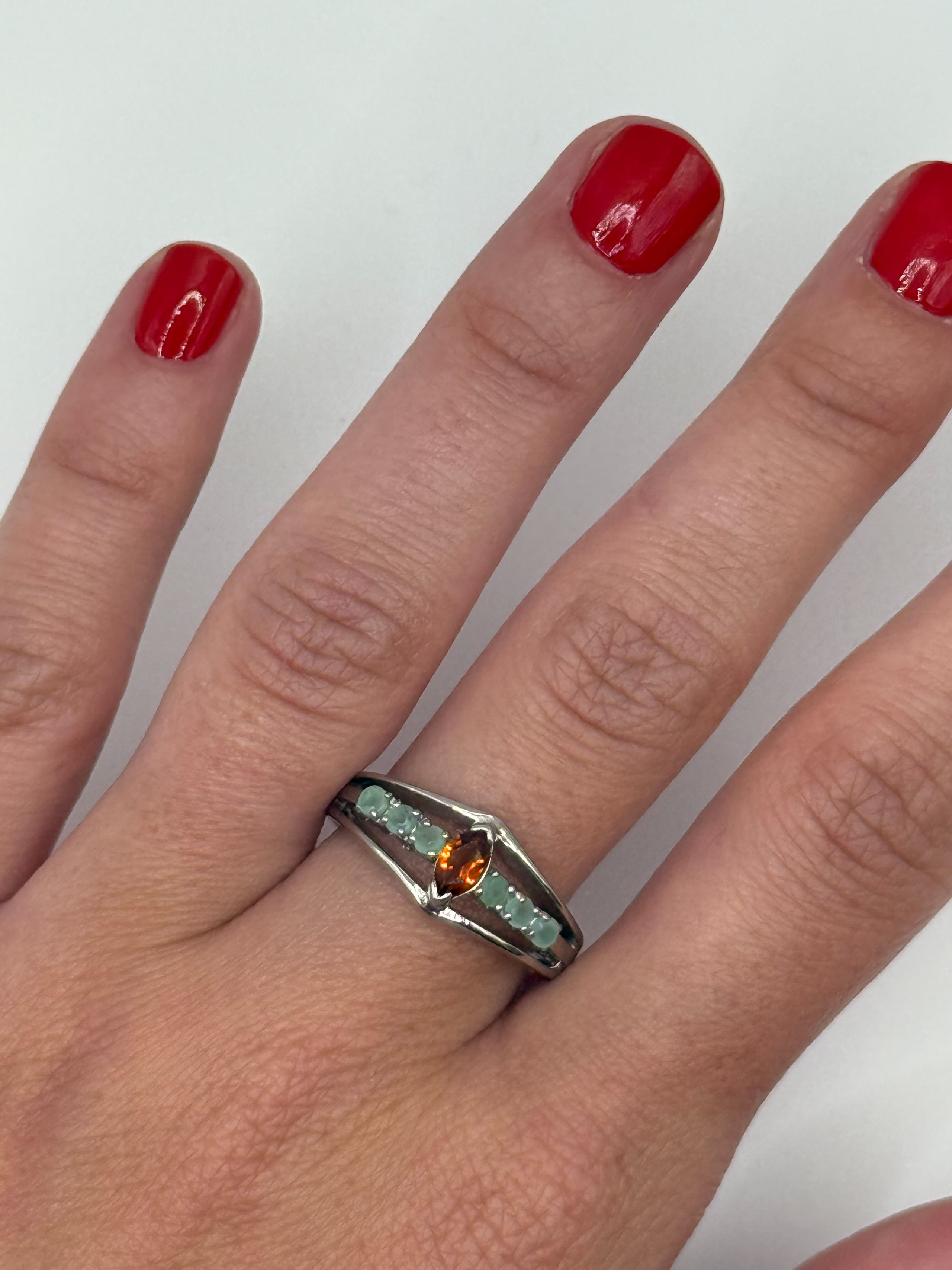 Bague en argent (925 millième) stylisant des branches feuillagées ornées de tanzanites marquises. - Lazuli