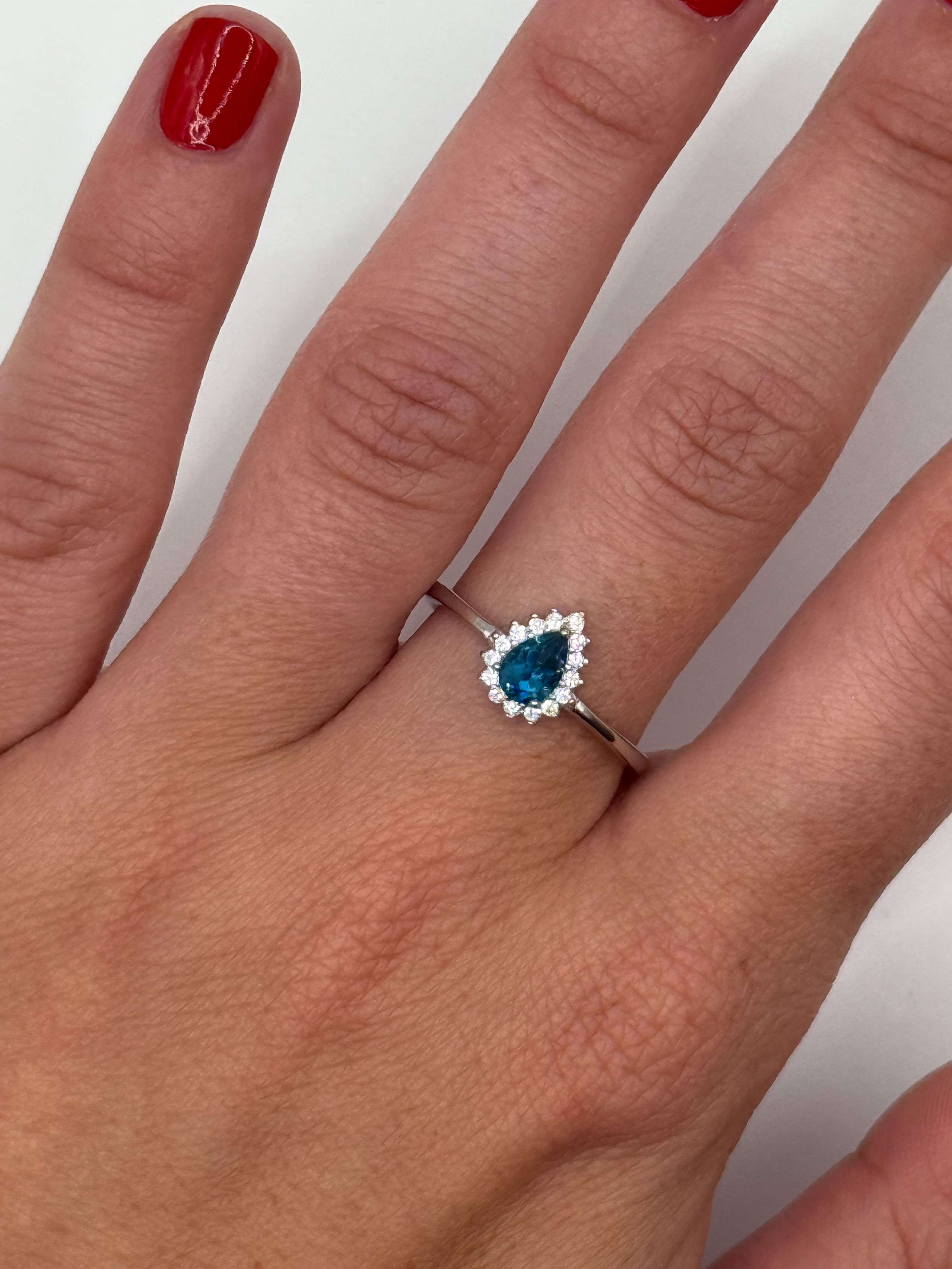 Bague en argent (925 millième) ornée de quatre émeraudes rondes. - Lazuli