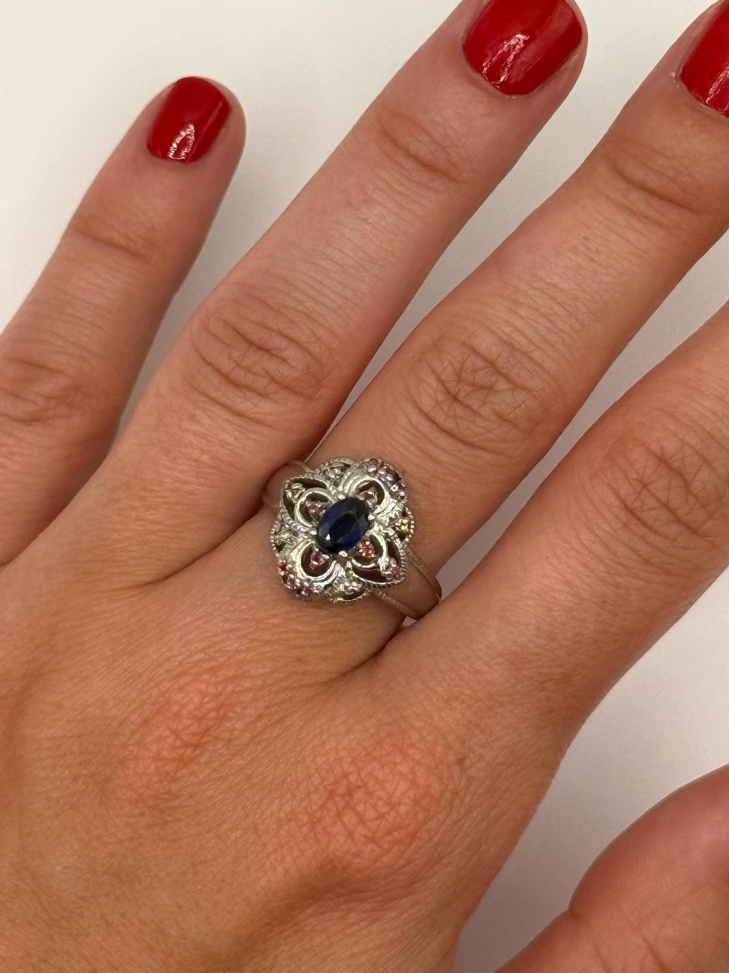 Bague en argent (925 millième) ornée de péridots ronds et saphirs oranges. - Lazuli