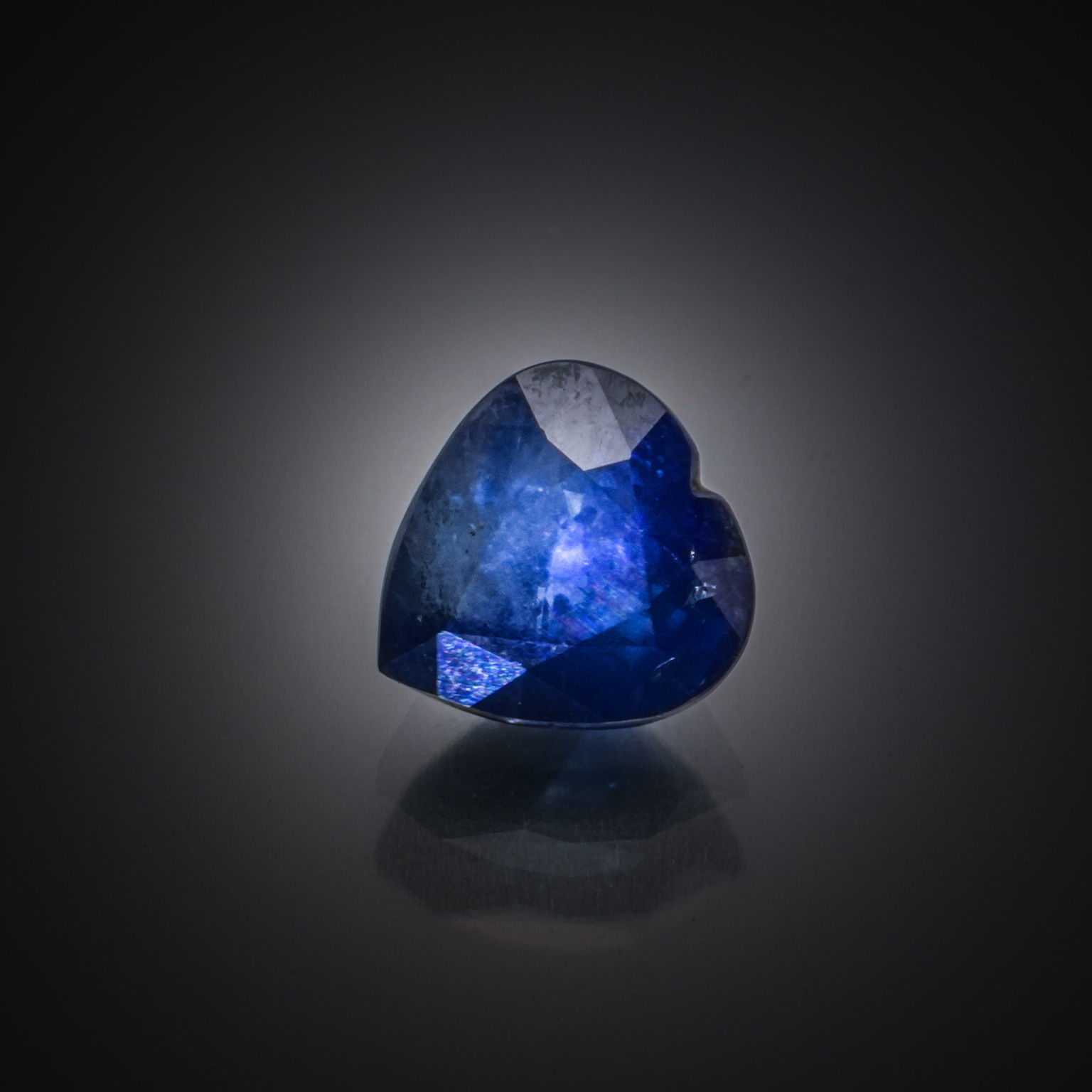 Lot de deux fluorites bleues/vertes trillion et poire  sur papier. - Lazuli